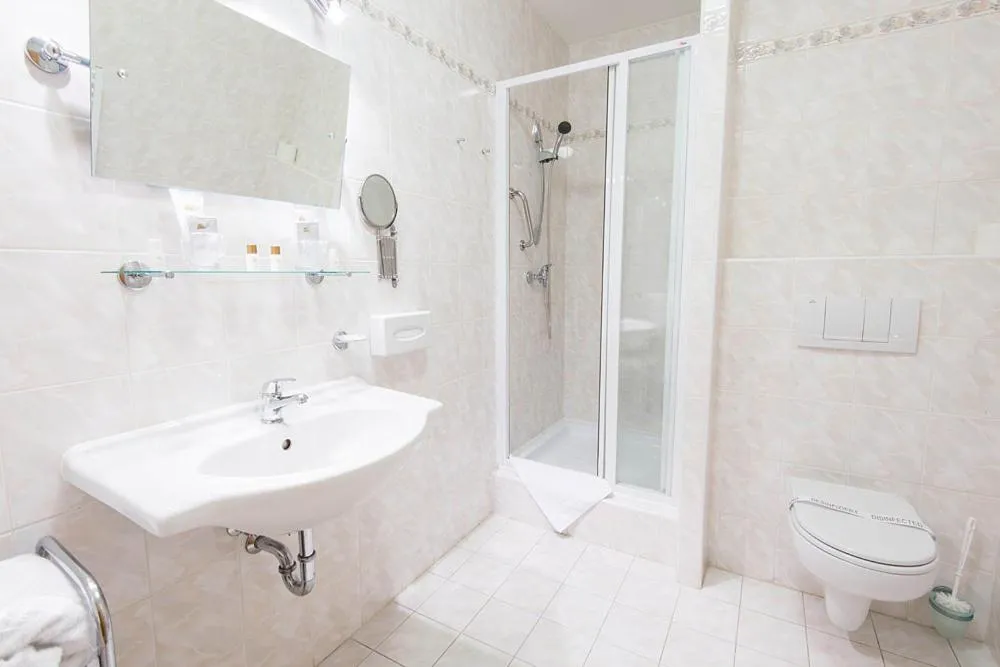Shower in Monti Spa