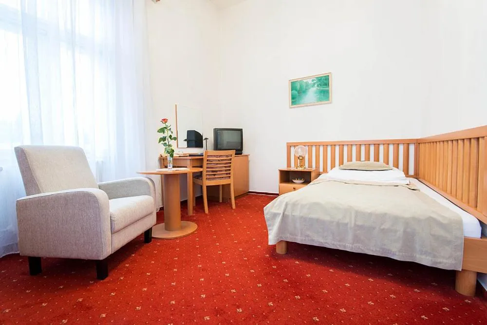 Property building, Bed in Monti Spa