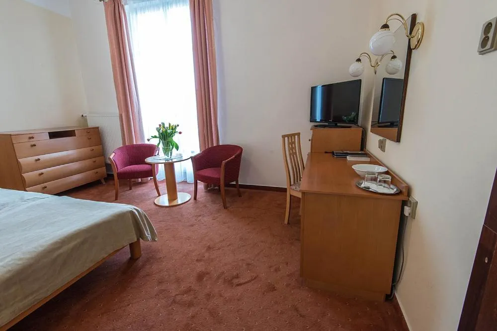Property building, Bed in Monti Spa