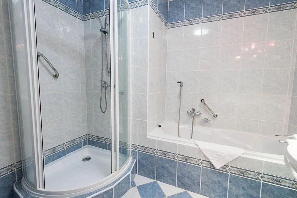 Shower in Monti Spa