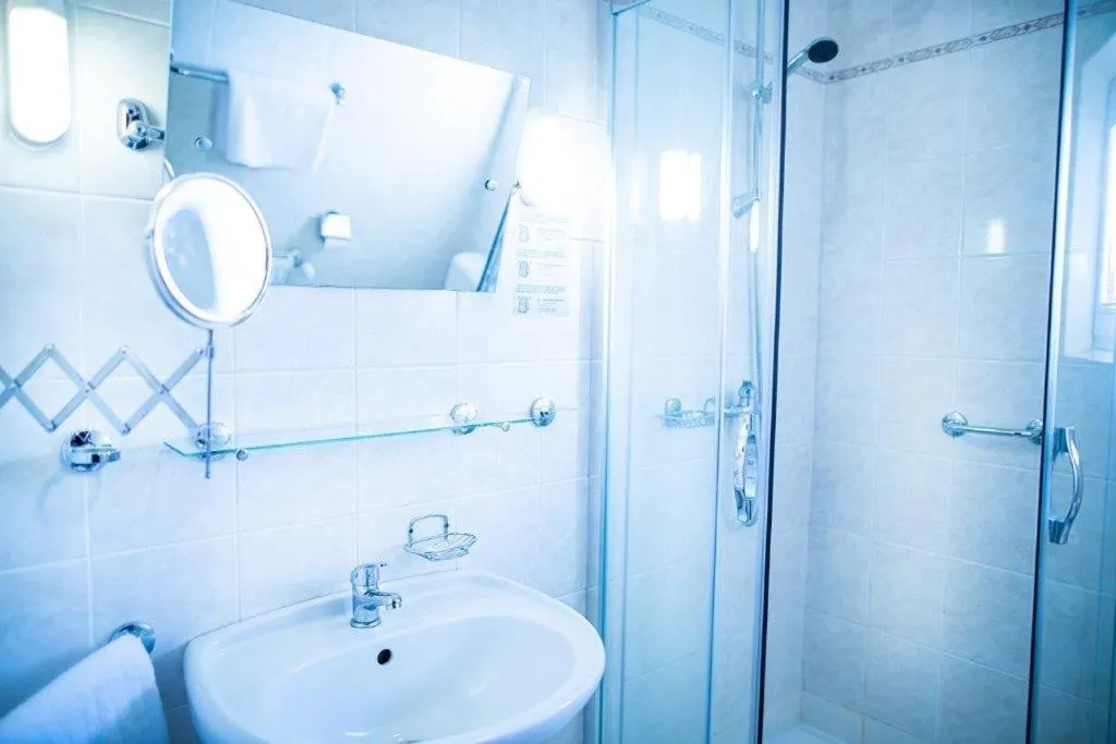 Shower in Monti Spa
