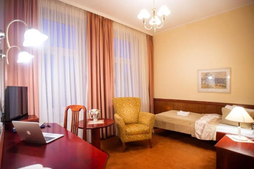 Property building, Bed in Monti Spa