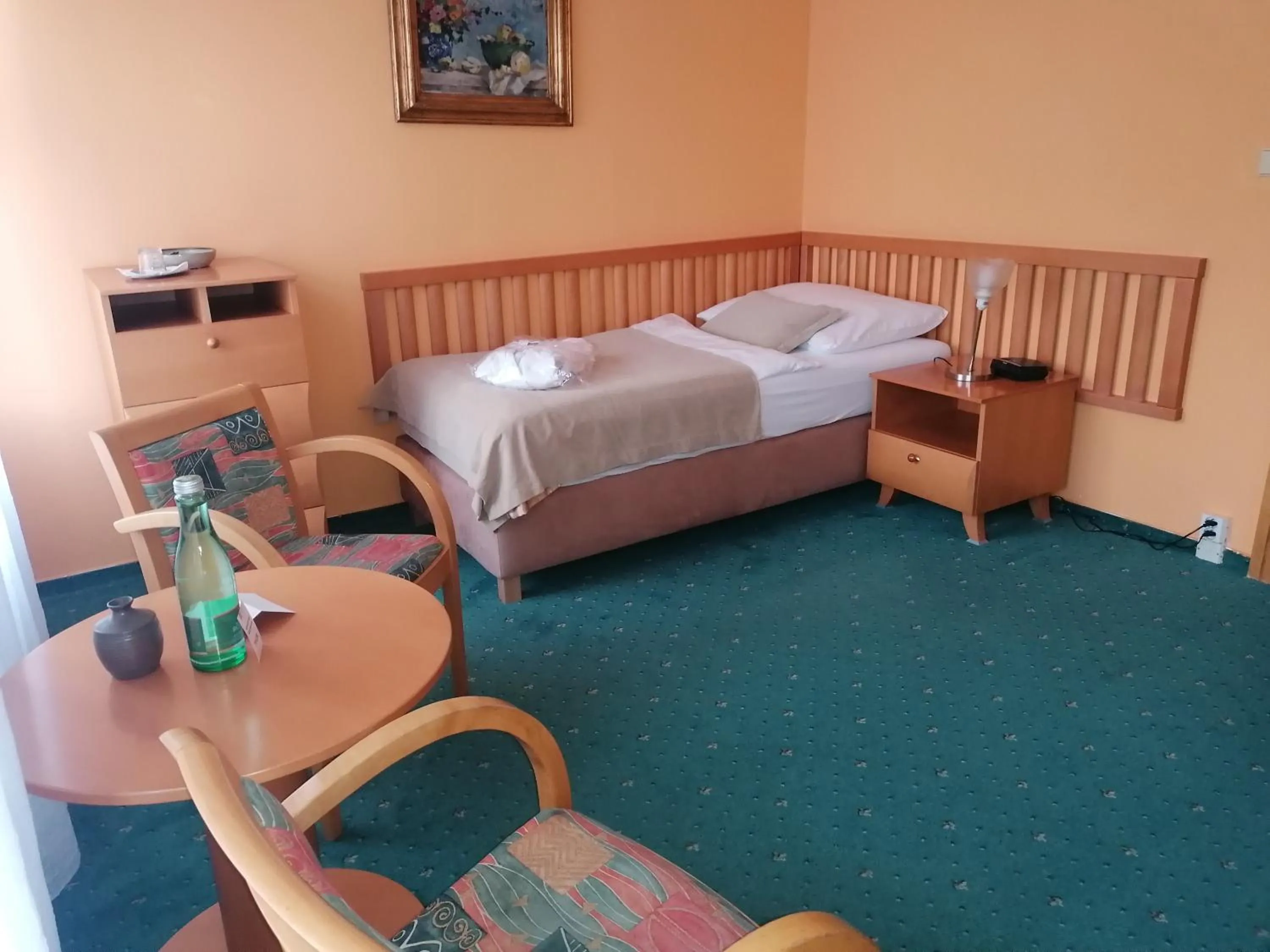 Property building, Bed in Monti Spa
