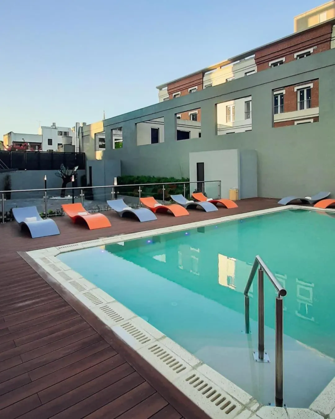 Swimming pool in Hotel Land Plaza La Plata