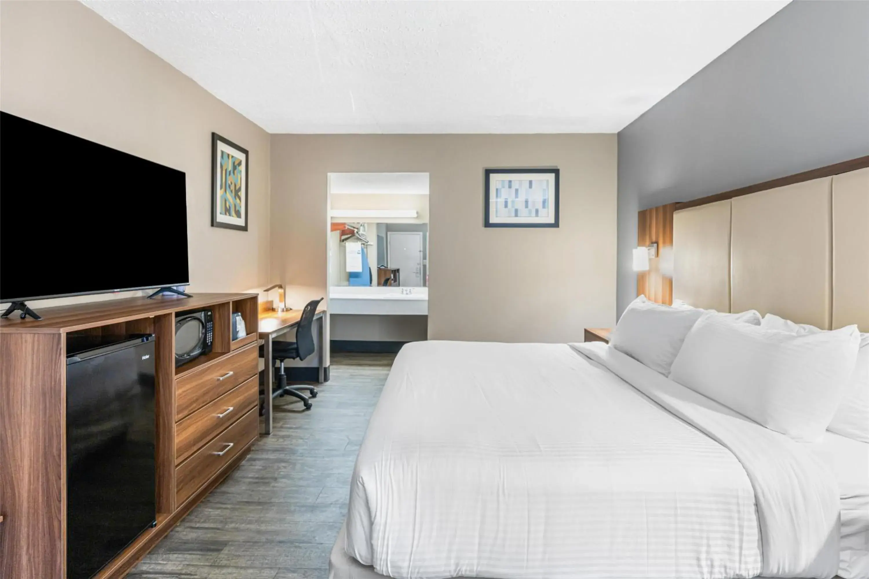 Bedroom, Bed in SureStay Hotel by Best Western Helen Downtown Bedroom, Bed in SureStay Hotel by Best Western Helen Downtown