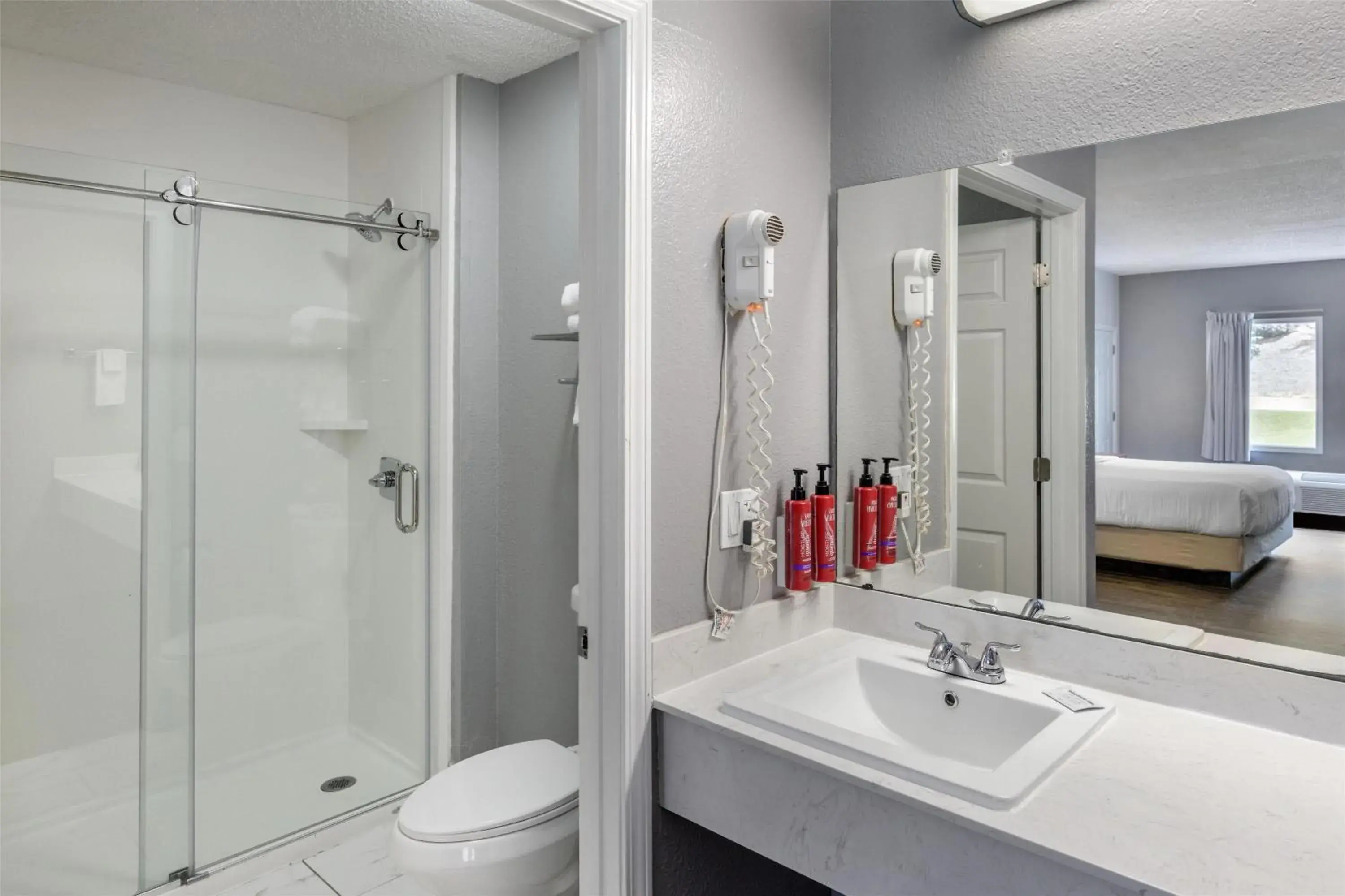 King Suite with Whirlpool and Balcony - Non-Smoking in SureStay Hotel by Best Western Helen Downtown King Suite with Whirlpool and Balcony - Non-Smoking in SureStay Hotel by Best Western Helen Downtown