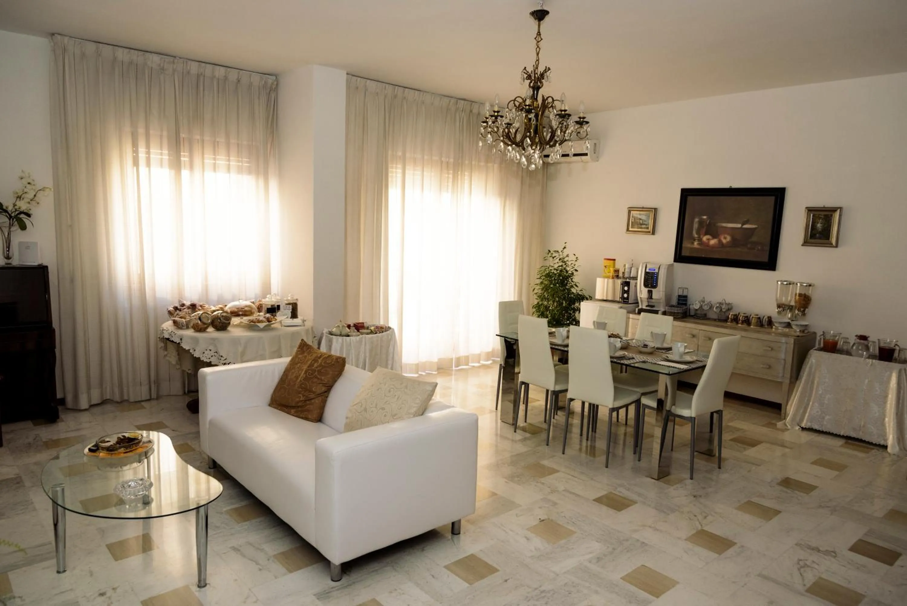 Communal lounge/ TV room in Rosa dei Venti B&B