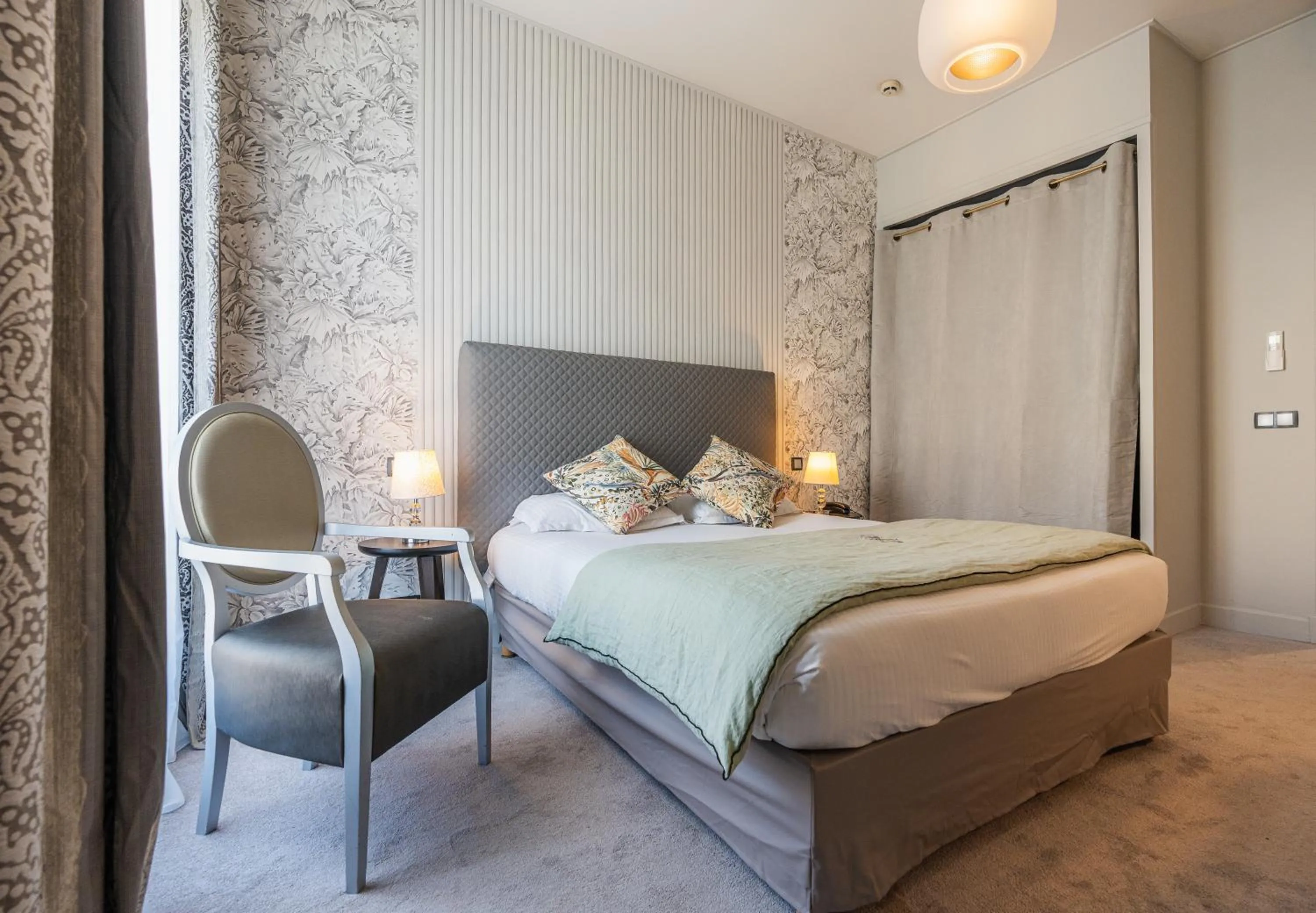 Bedroom, Bed in Hotel Villa Victoria