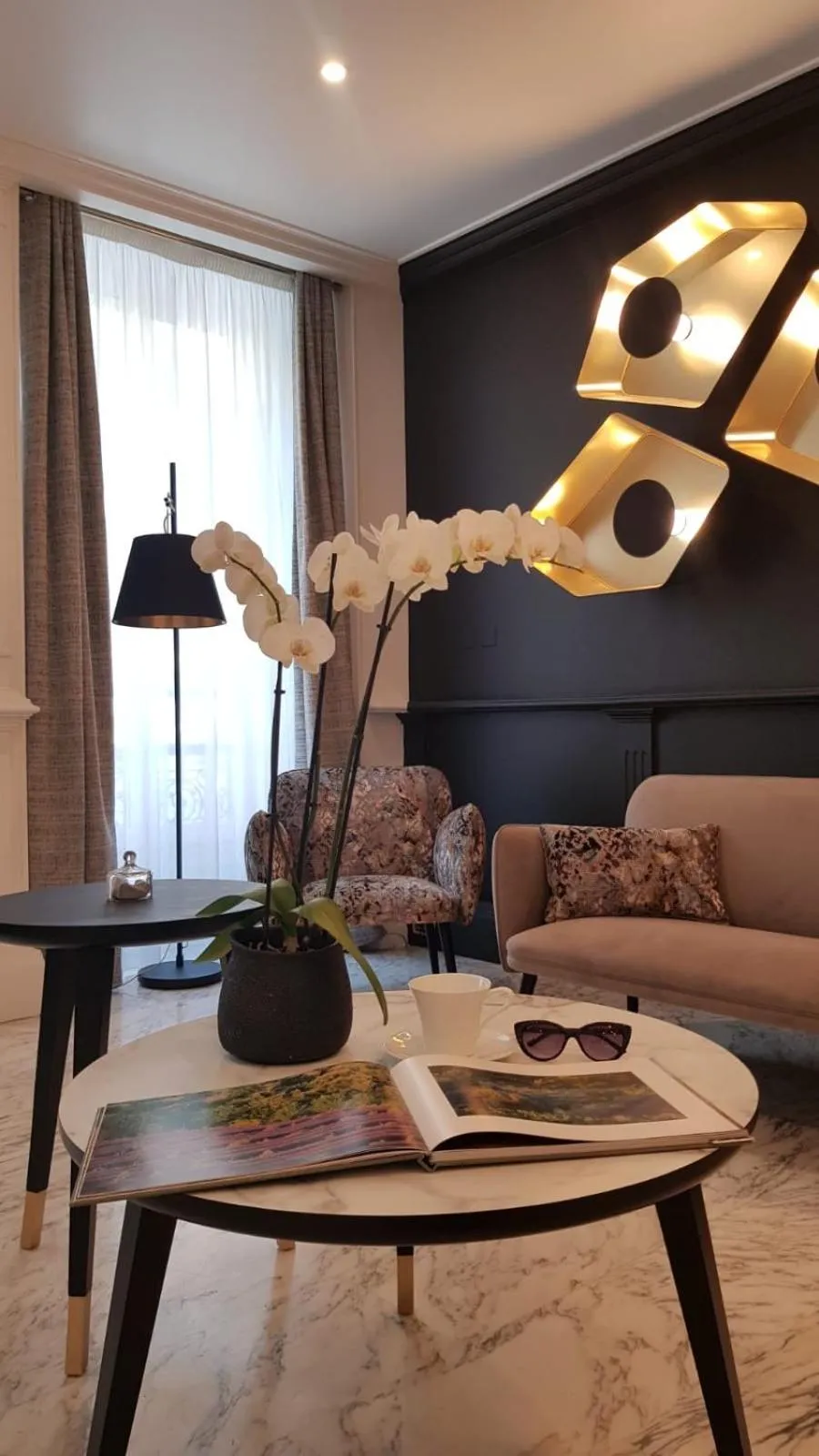 Seating area in Hotel Villa Victoria