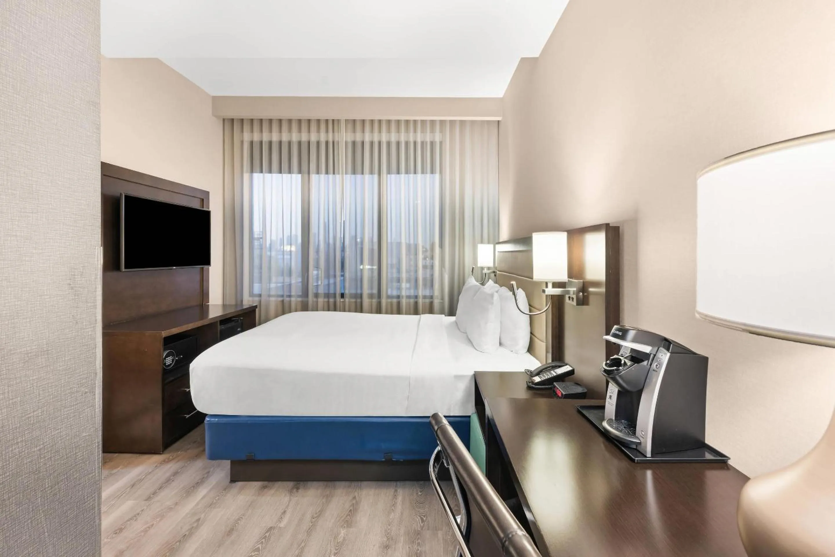 Bedroom, Bed in Comfort Inn Prospect Park-Brooklyn