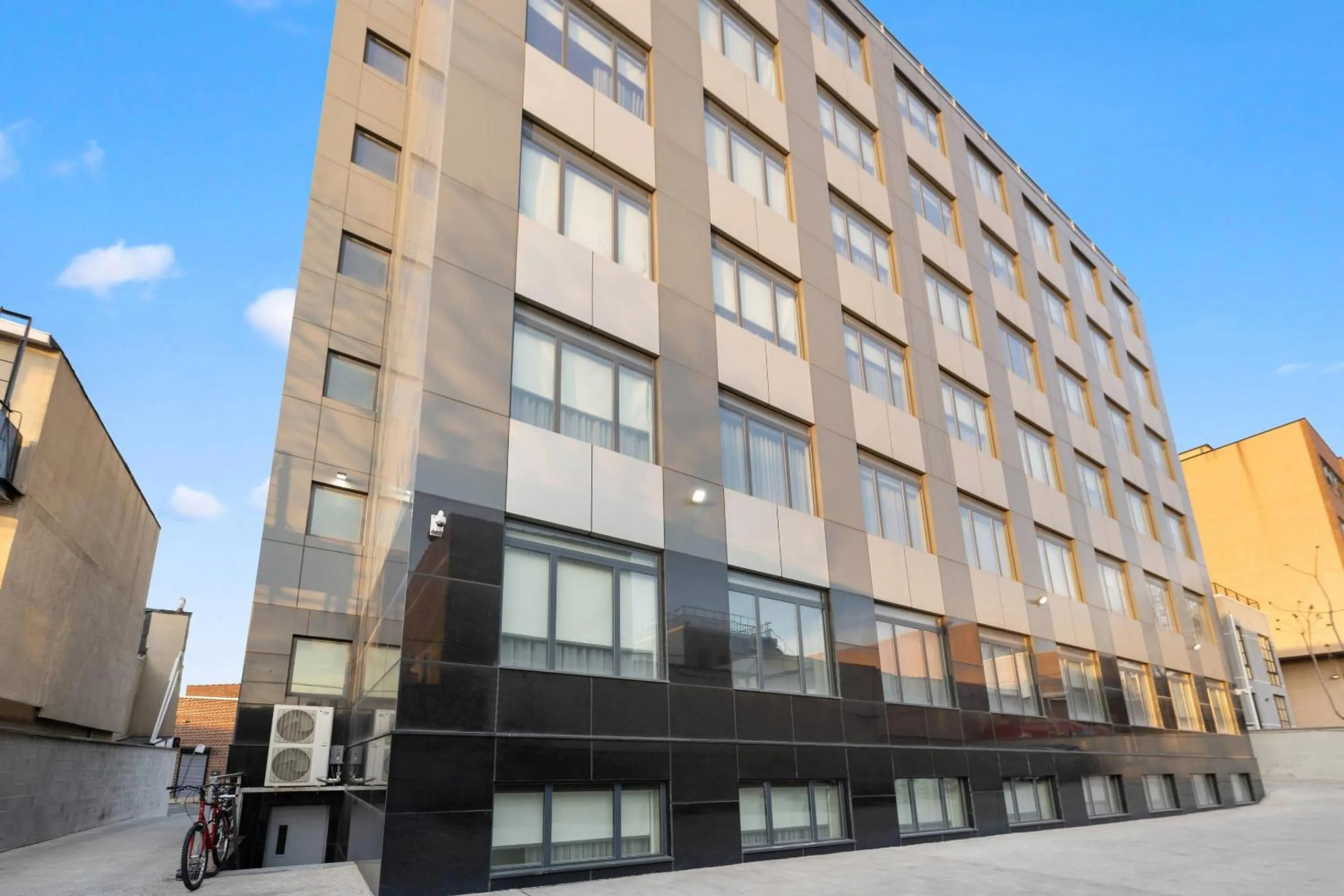 Property building in Comfort Inn Prospect Park-Brooklyn