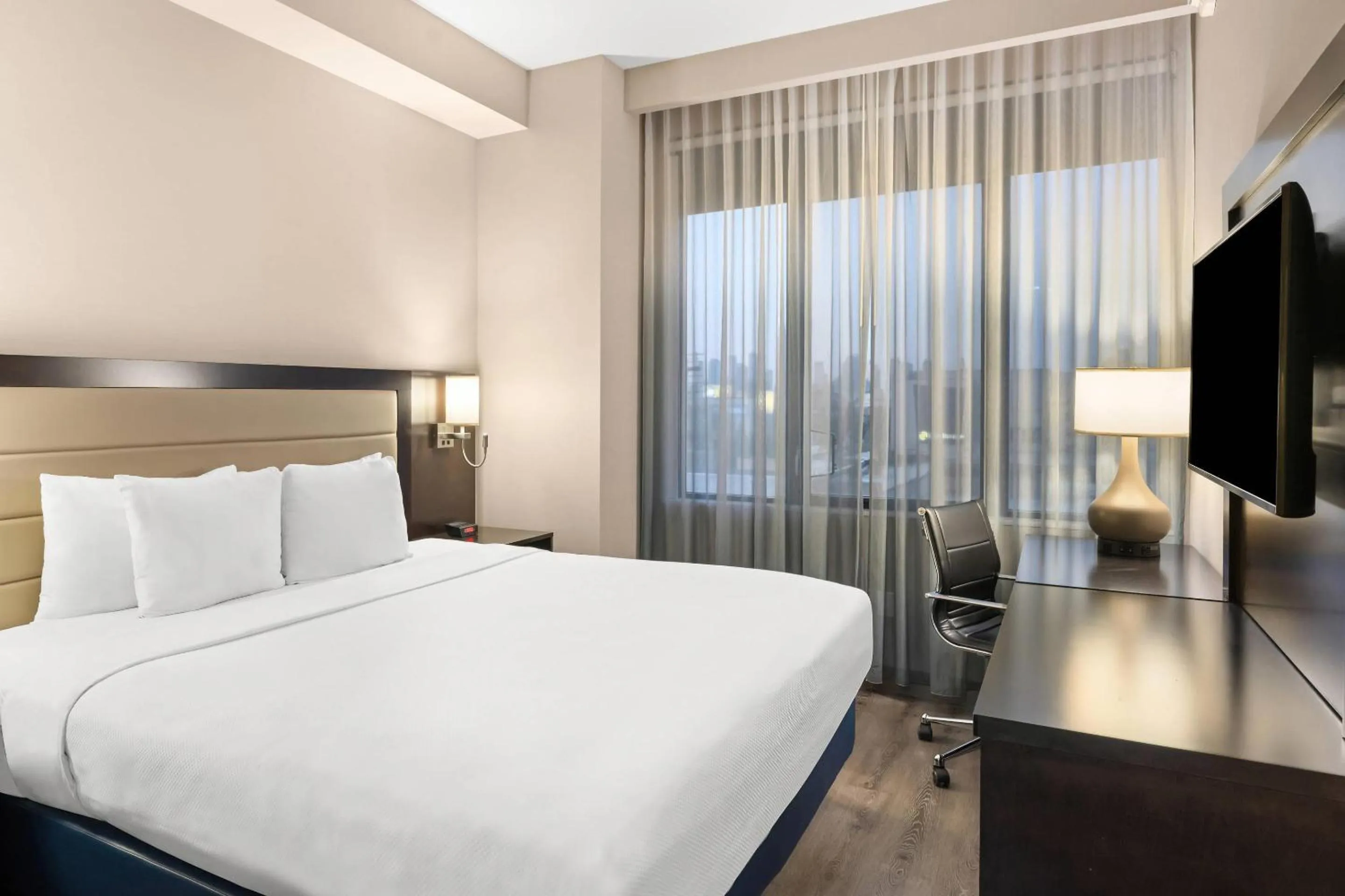 Bedroom, Bed in Comfort Inn Prospect Park-Brooklyn