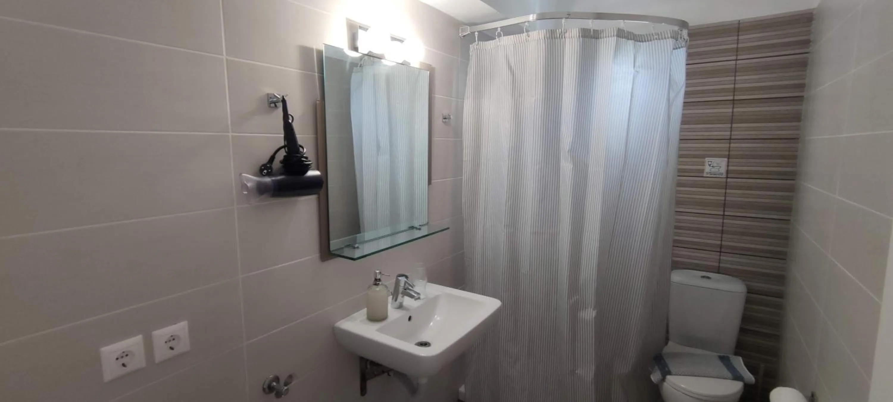 Shower in Anna Studio and Apartments