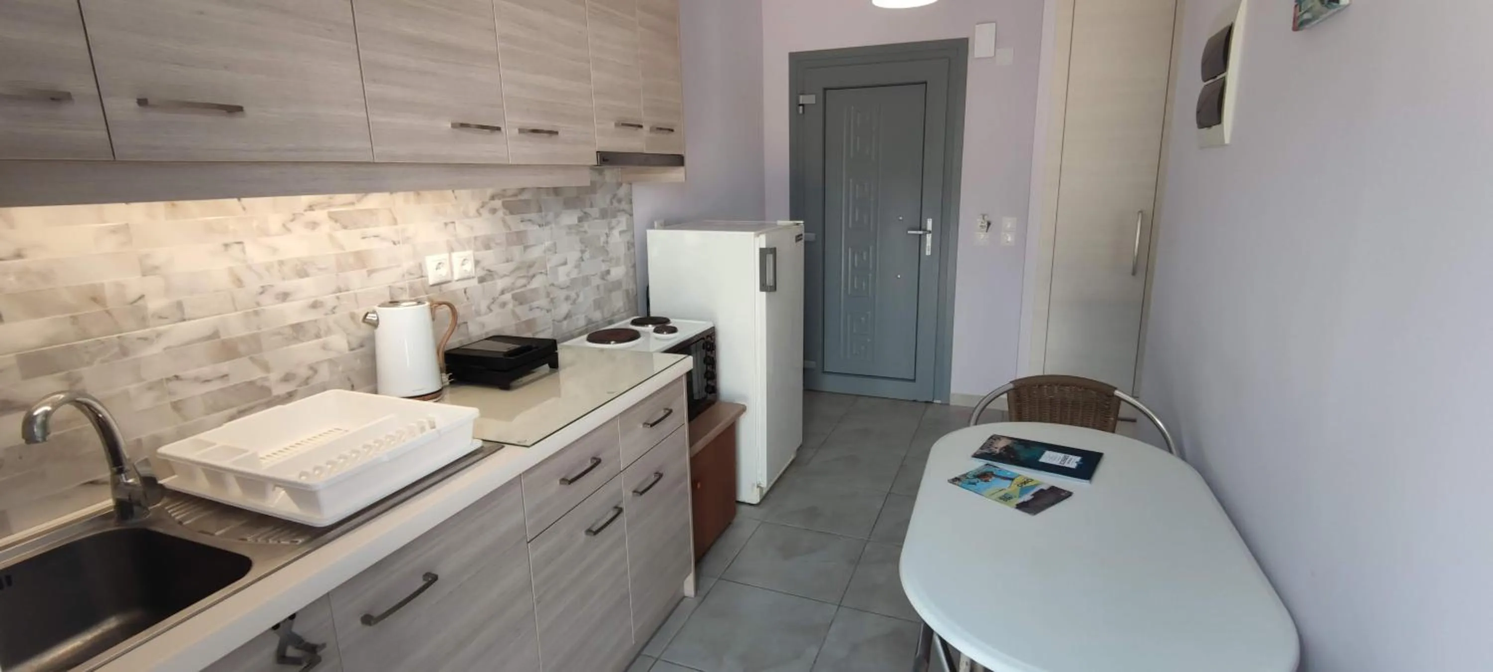 Kitchen or kitchenette in Anna Studio and Apartments