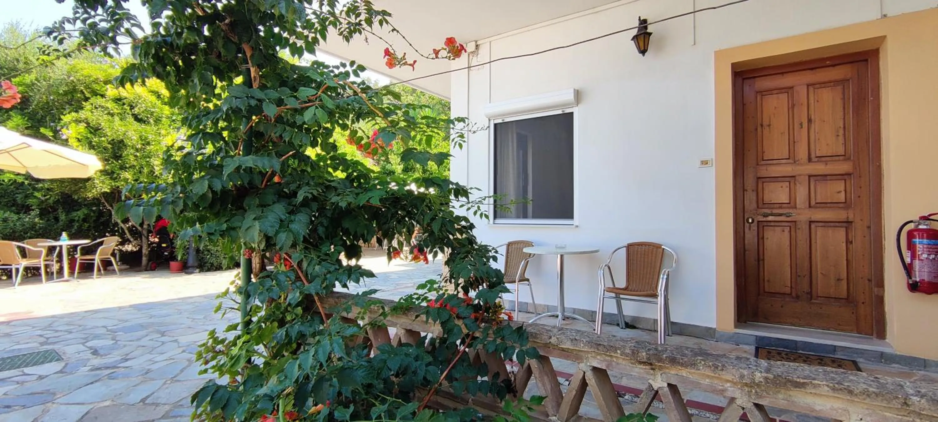 Patio in Anna Studio and Apartments