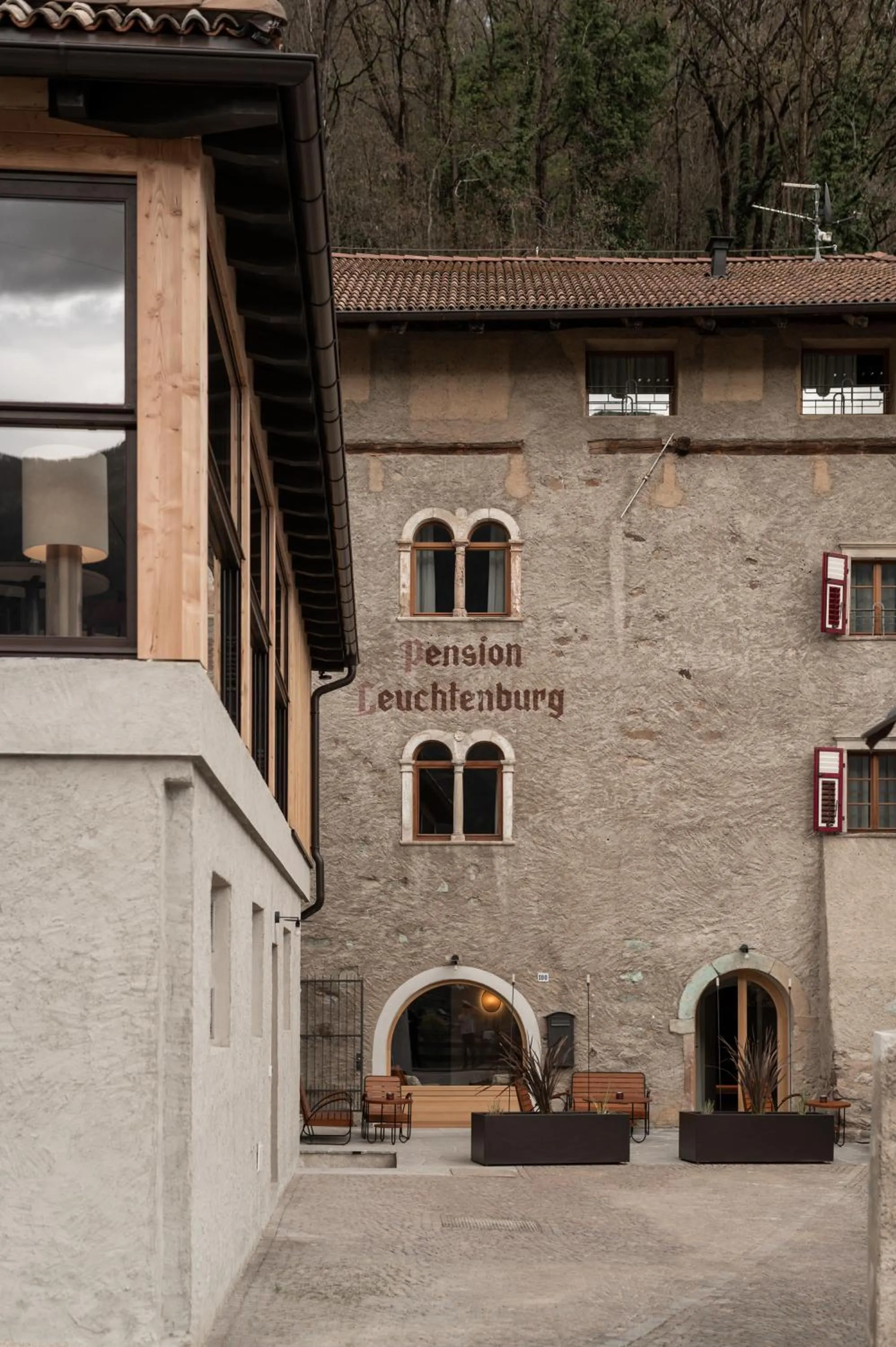 Property building in Leuchtenburg am See