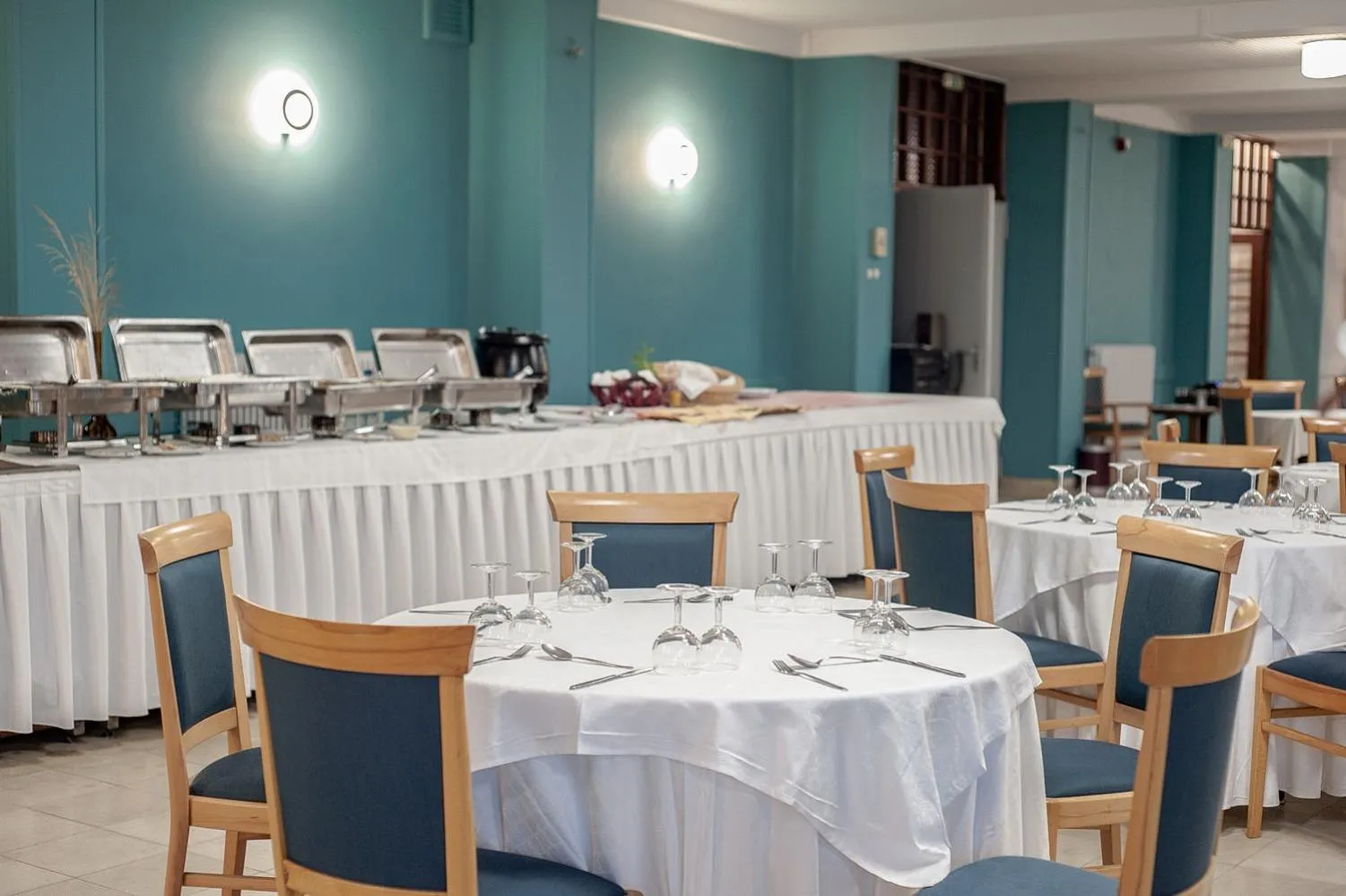 Restaurant/places to eat in Mimoza Beach