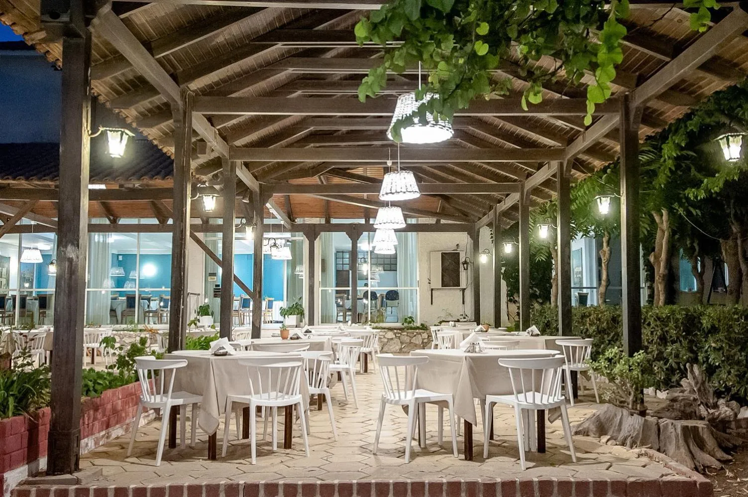 Restaurant/places to eat in Mimoza Beach