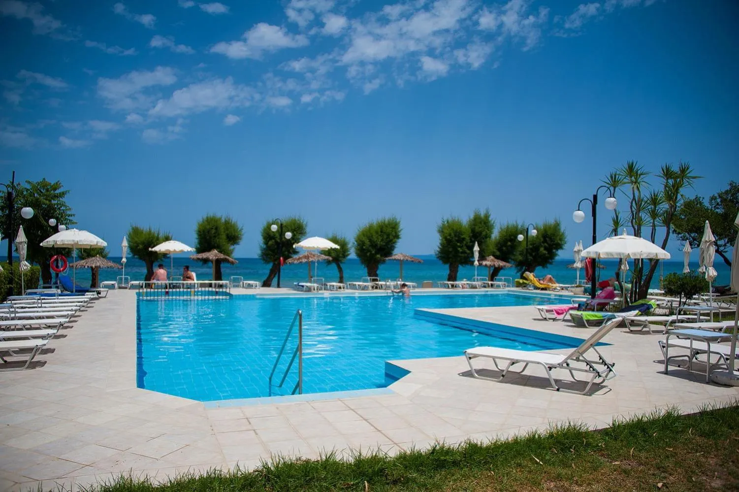 Swimming pool in Mimoza Beach