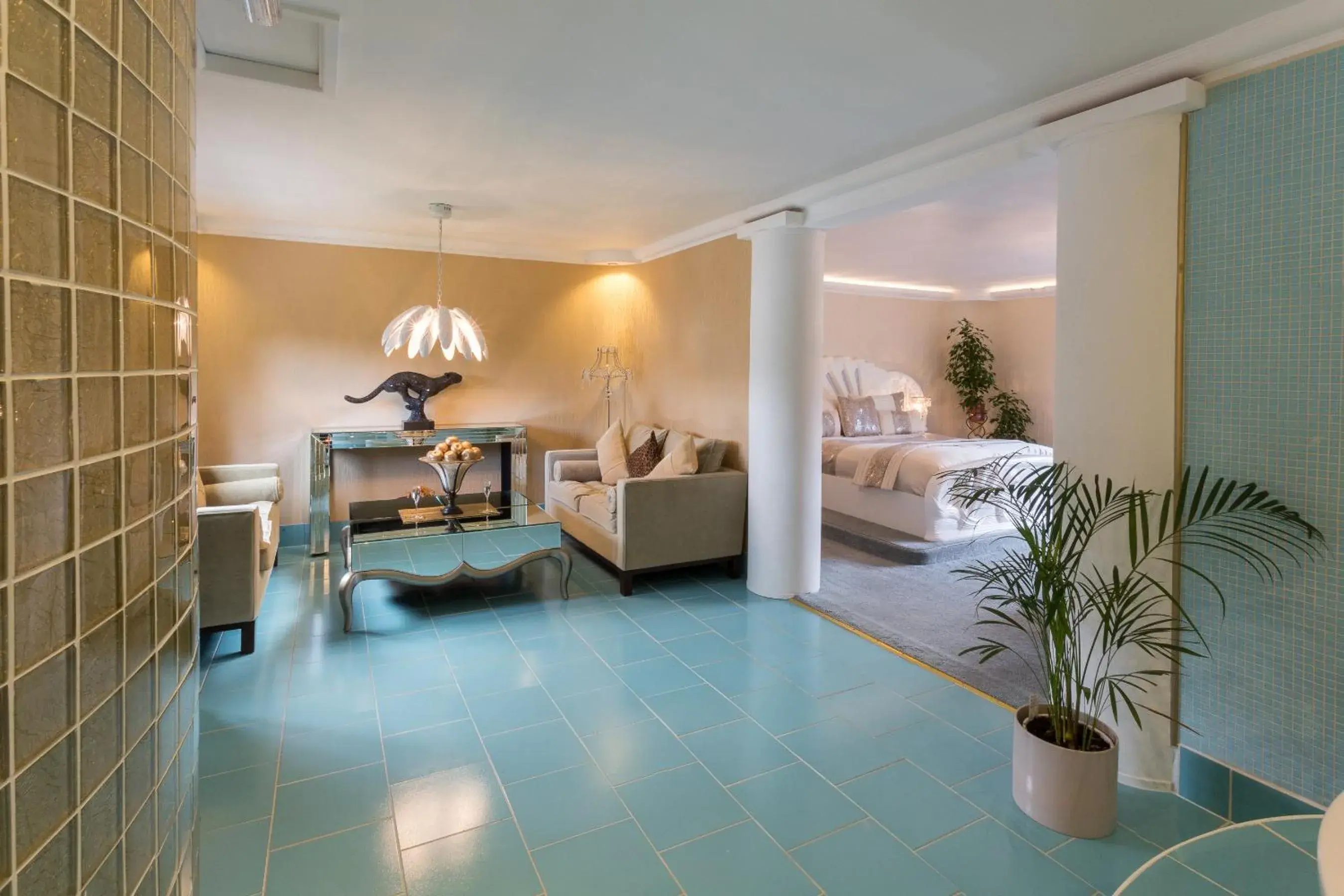 Photo of the whole room, Bed in Who'd A Thought It Photo of the whole room, Bed in Who'd A Thought It