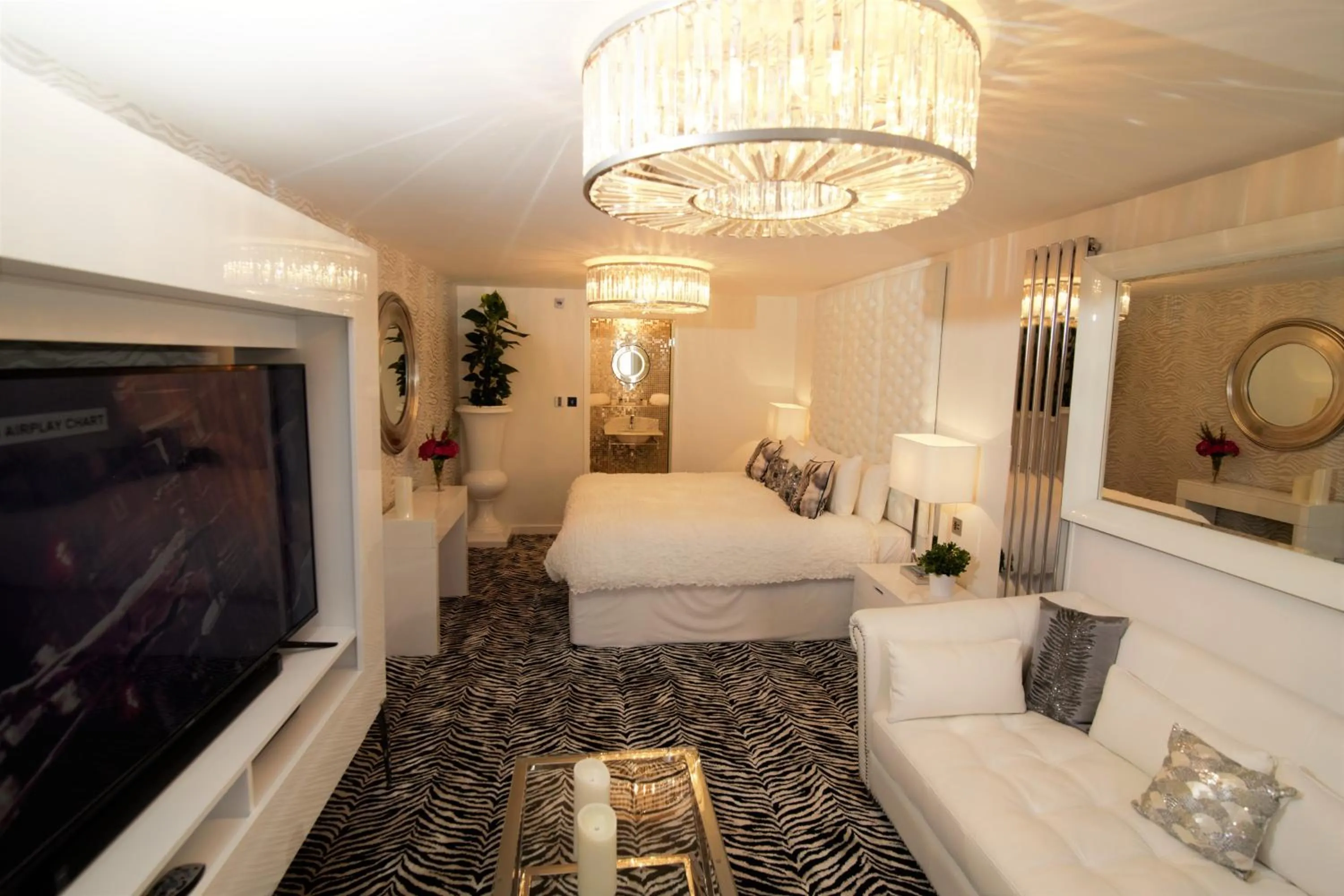 Photo of the whole room, Bed in Who'd A Thought It