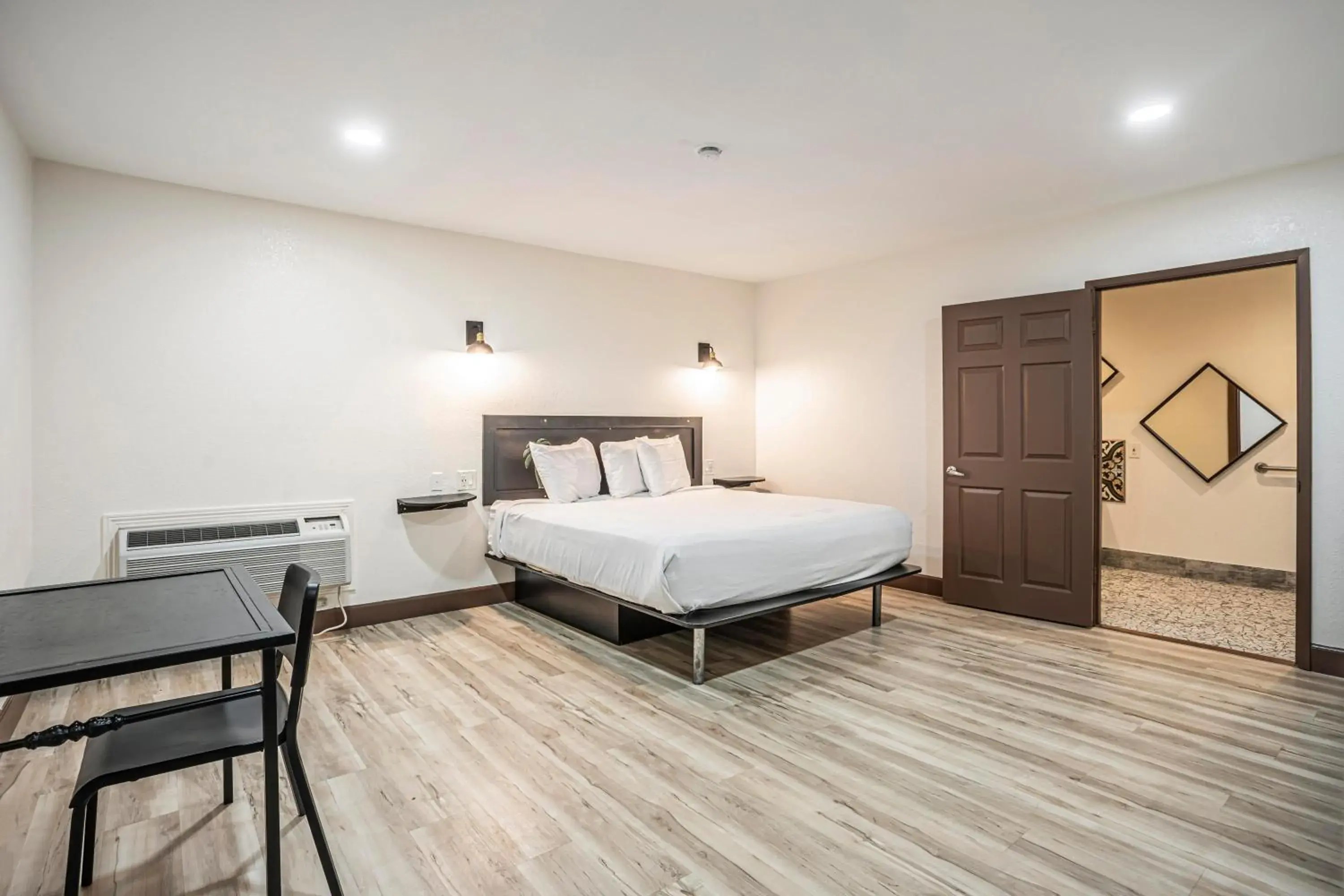 King Room with Roll-In Shower - Disability Access in The Greens Hotel on Stockton King Room with Roll-In Shower - Disability Access in The Greens Hotel on Stockton