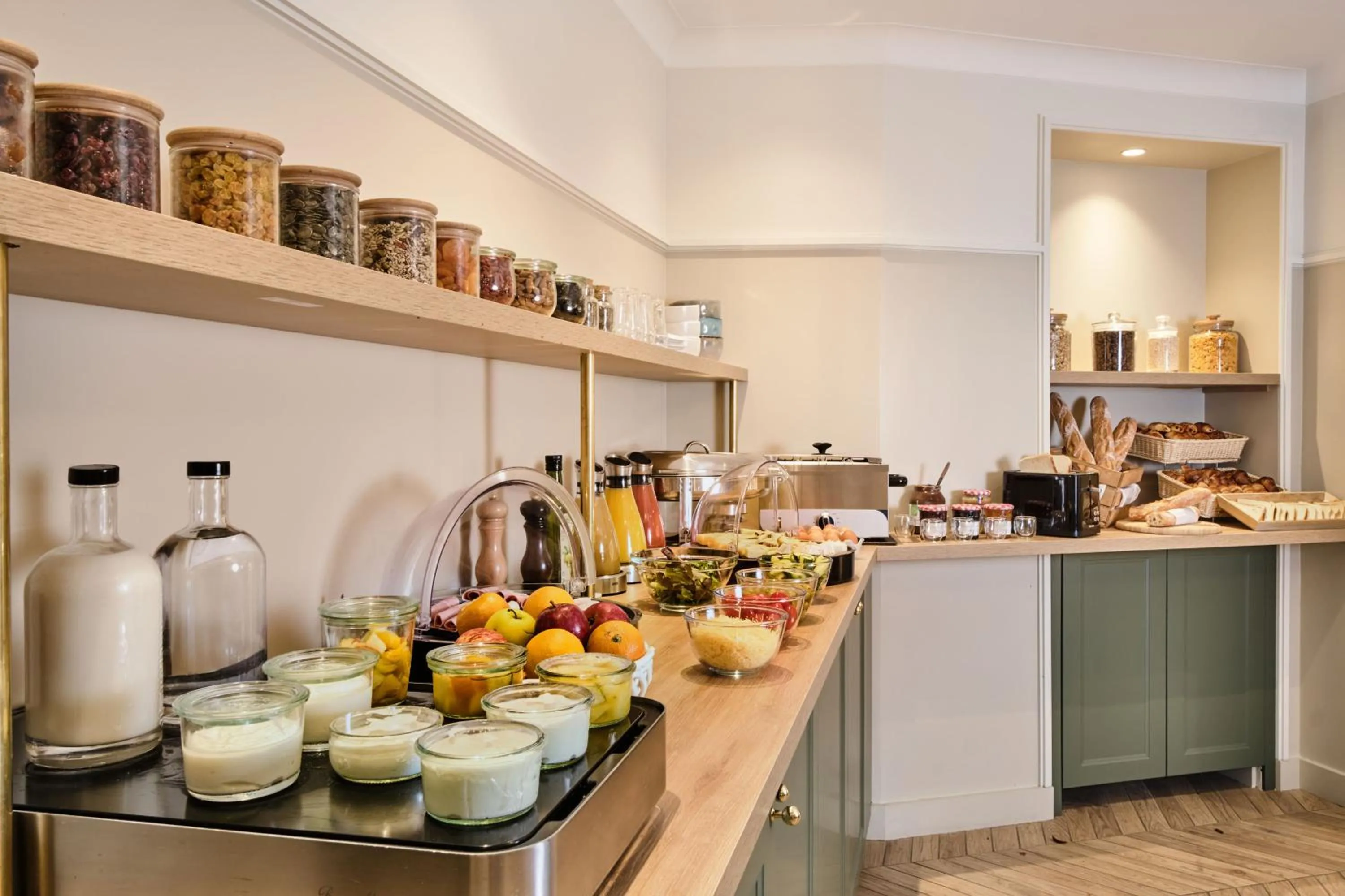 Breakfast in Hotel Etoile Saint Ferdinand by Happyculture