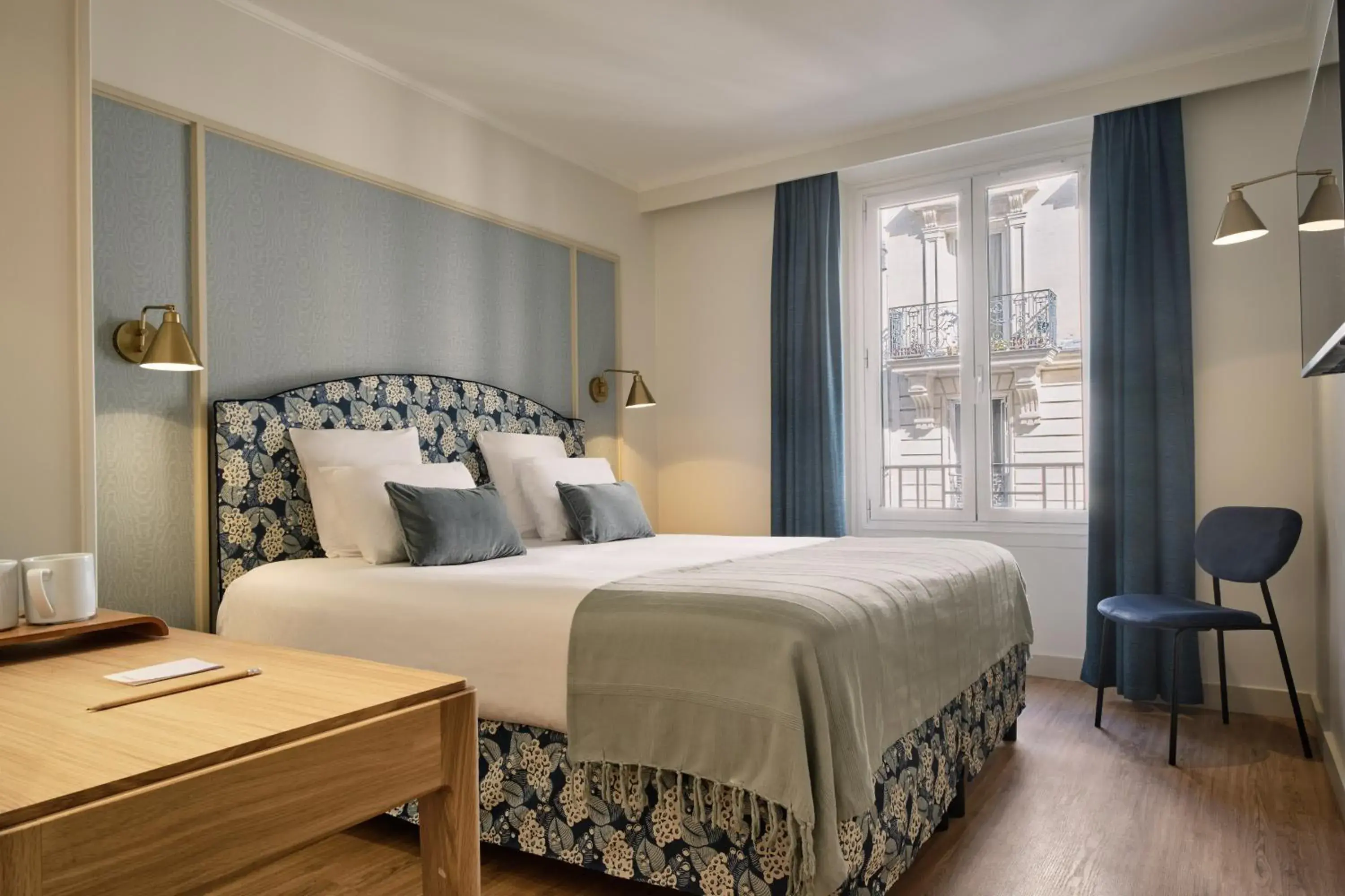 Bedroom, Bed in Hotel Etoile Saint Ferdinand by Happyculture Bedroom, Bed in Hotel Etoile Saint Ferdinand by Happyculture