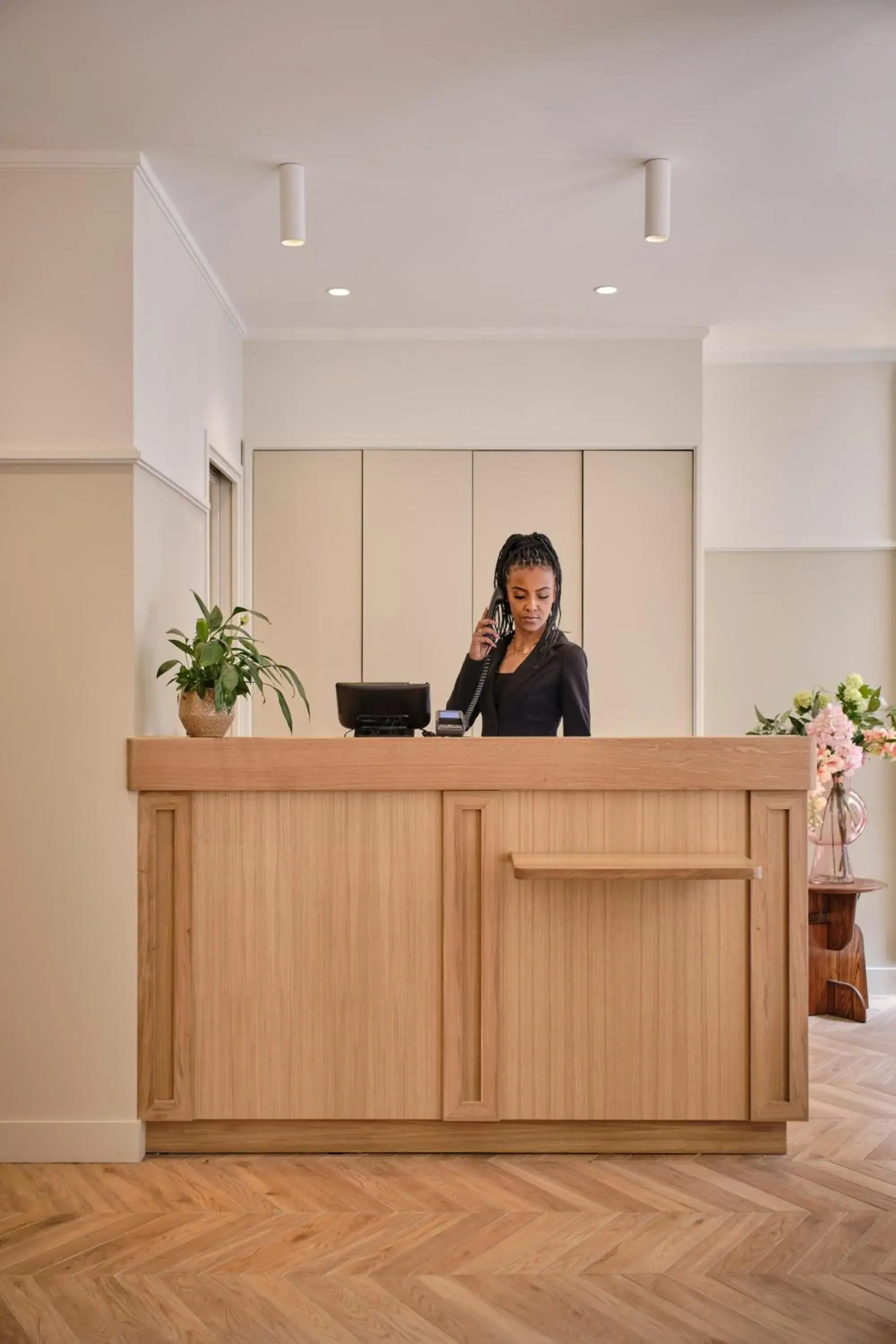 Lobby or reception in Hotel Etoile Saint Ferdinand by Happyculture Lobby or reception in Hotel Etoile Saint Ferdinand by Happyculture