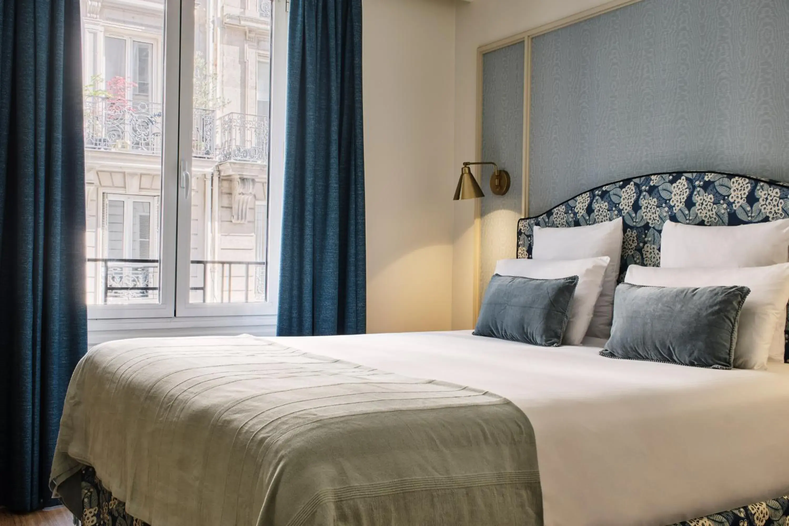 Bedroom, Bed in Hotel Etoile Saint Ferdinand by Happyculture Bedroom, Bed in Hotel Etoile Saint Ferdinand by Happyculture