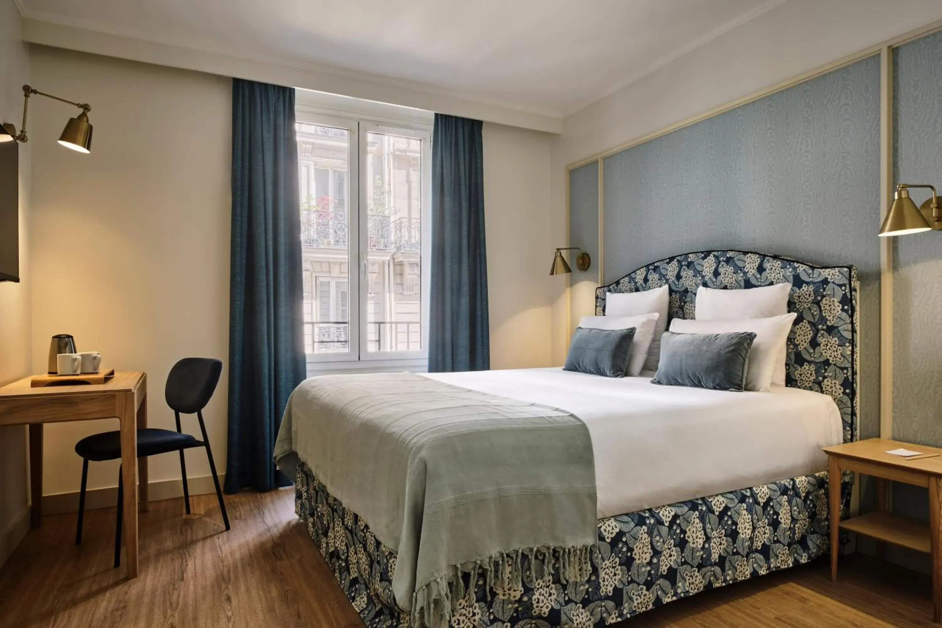 Bedroom, Bed in Hotel Etoile Saint Ferdinand by Happyculture Bedroom, Bed in Hotel Etoile Saint Ferdinand by Happyculture