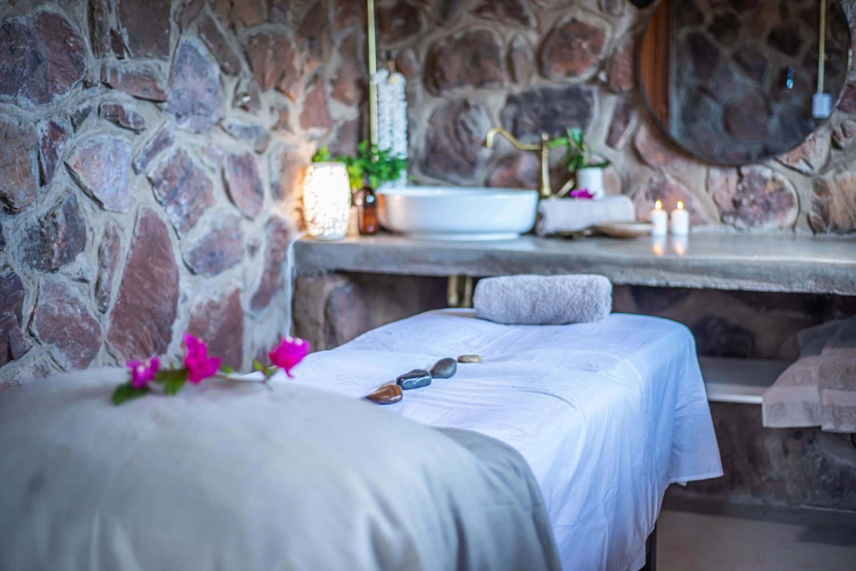 Massage, Bed in Dinkweng Safari Lodge