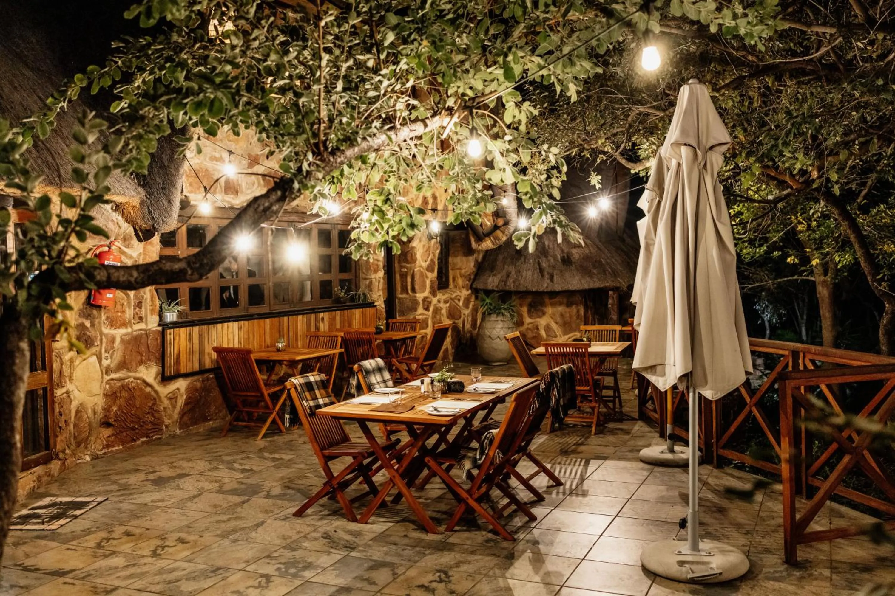 Restaurant/places to eat in Dinkweng Safari Lodge