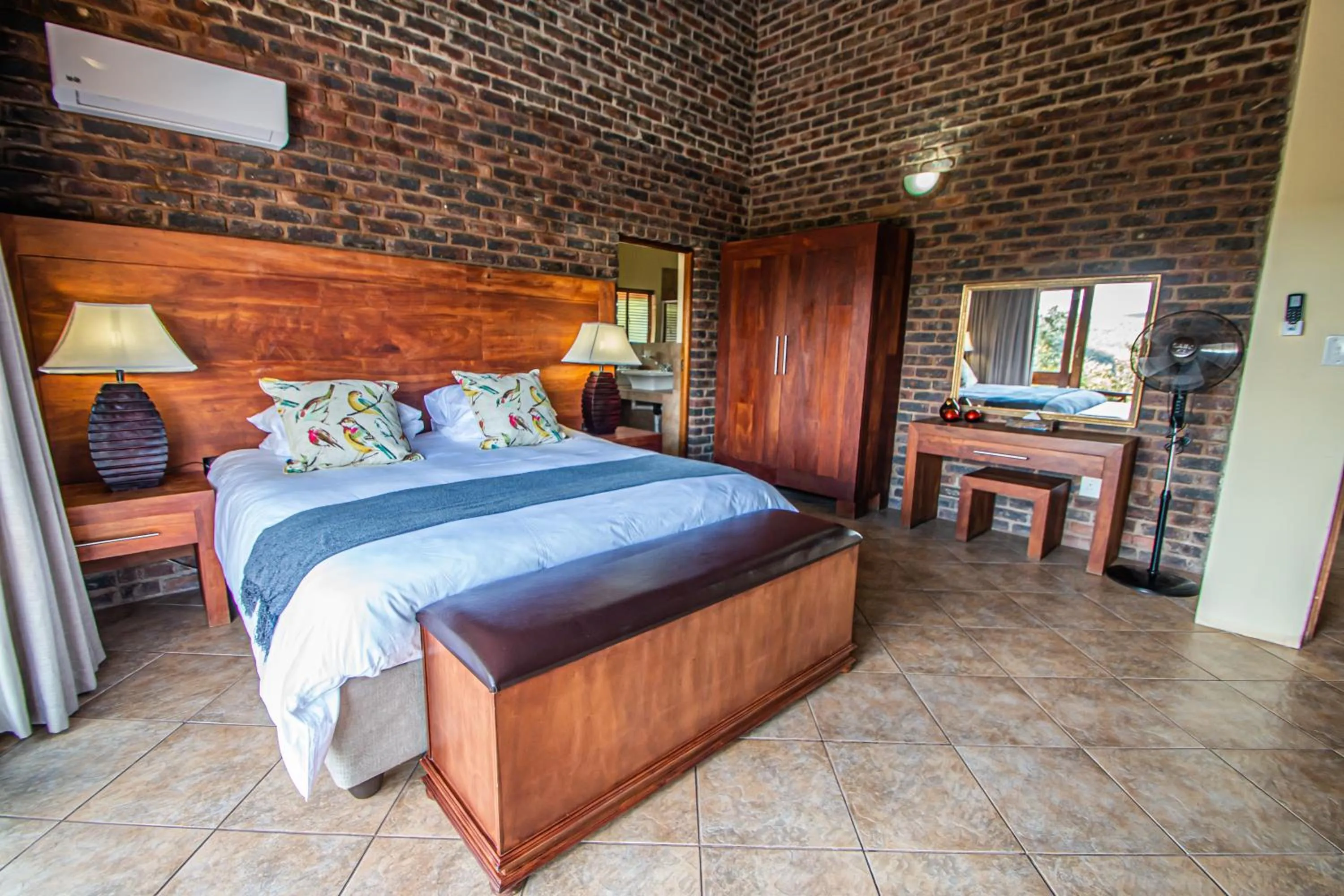 Photo of the whole room, Bed in Dinkweng Safari Lodge