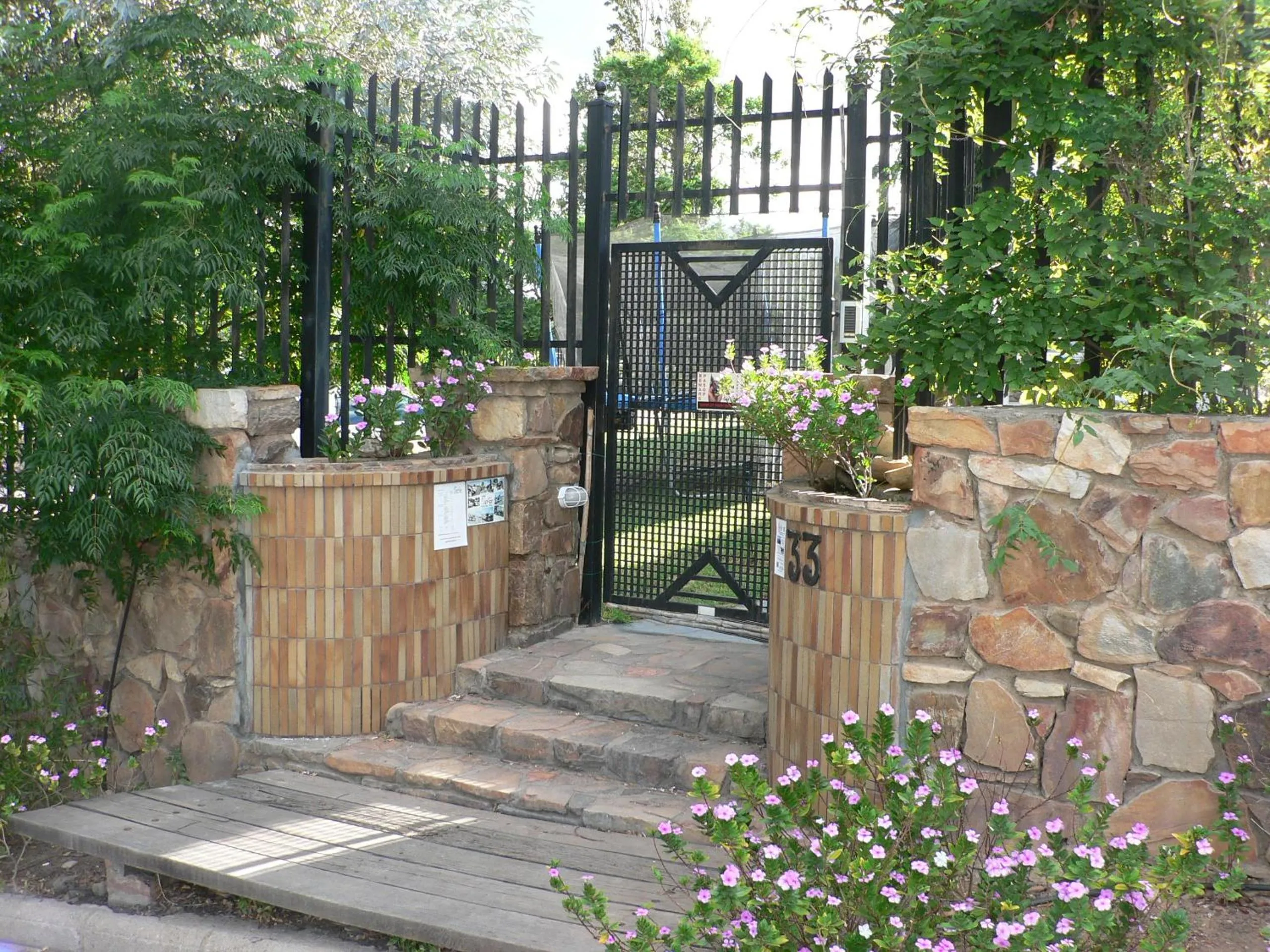 Facade/entrance in Mountain View Eco Lodge Montagu