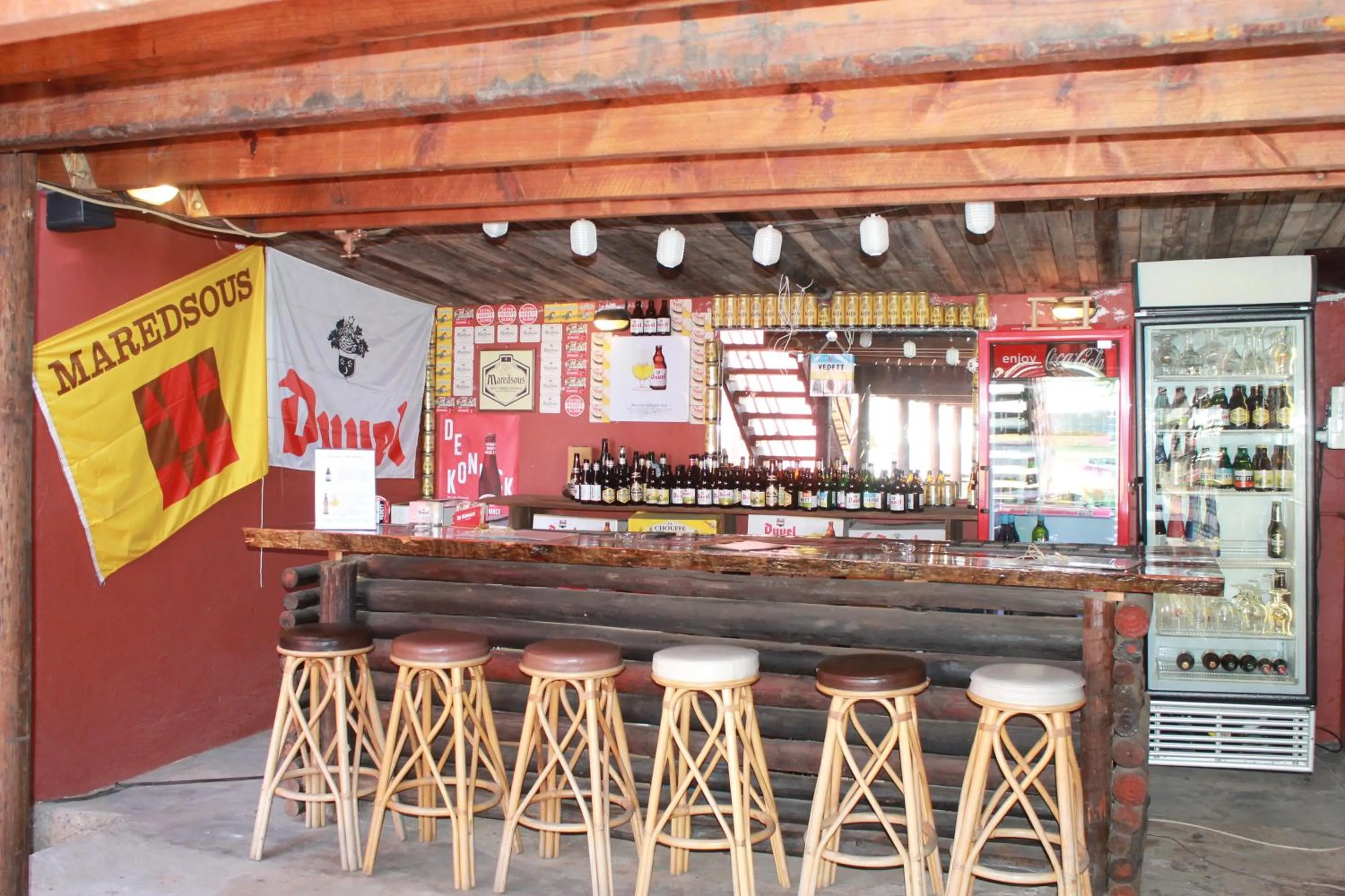 Lounge or bar in Mountain View Eco Lodge Montagu