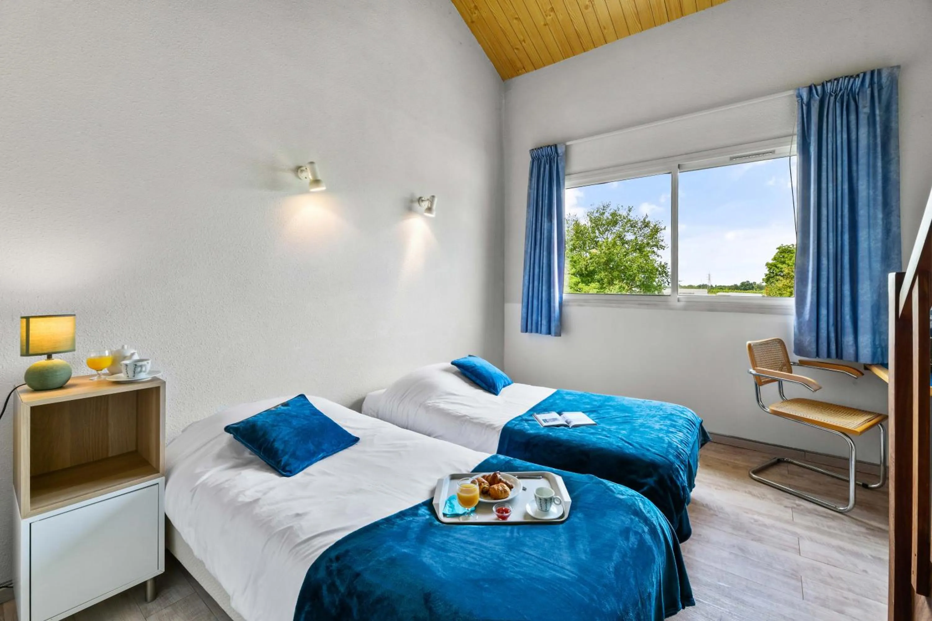 Bed in Logis Hôtel & Restaurant Ludik