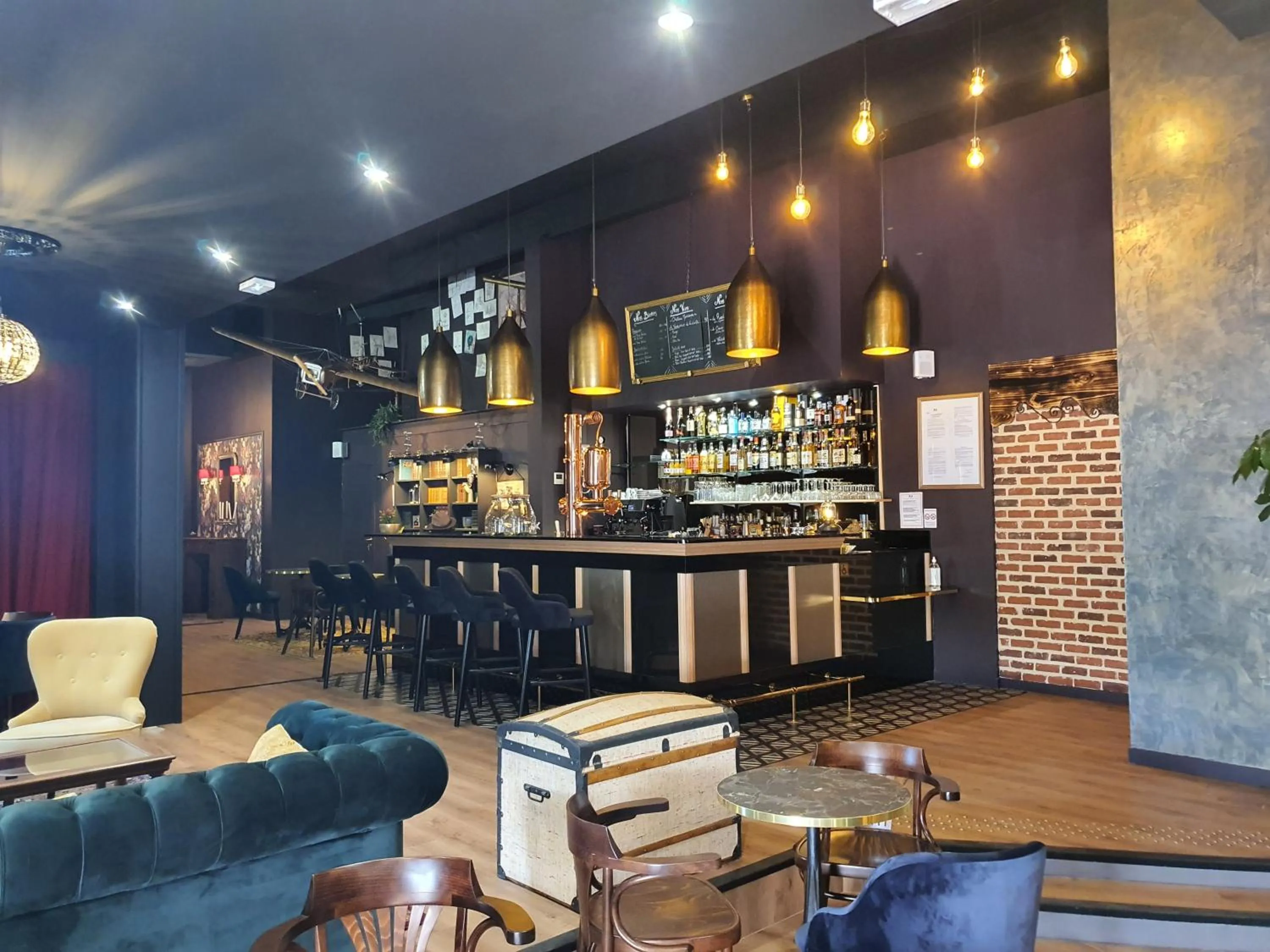 Lounge or bar in Logis Hôtel & Restaurant Ludik