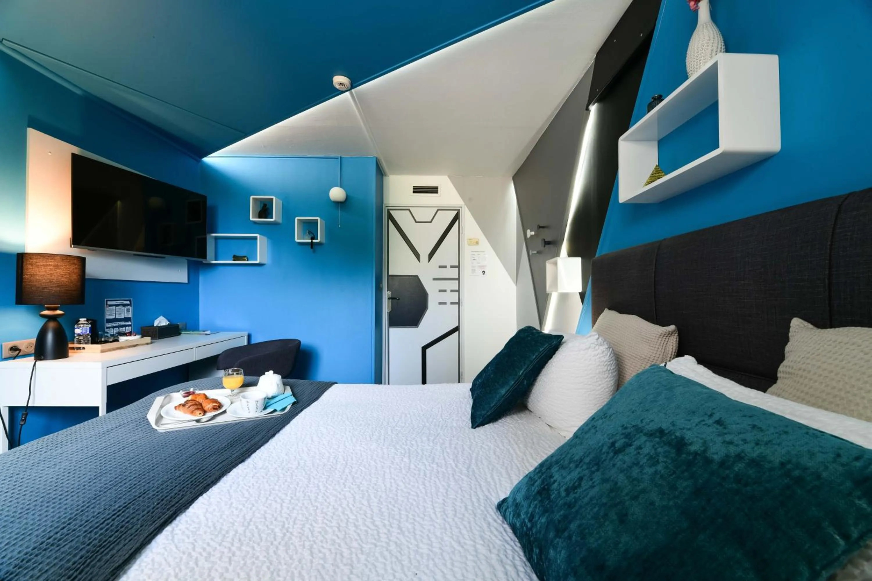 Bed in Logis Hôtel & Restaurant Ludik