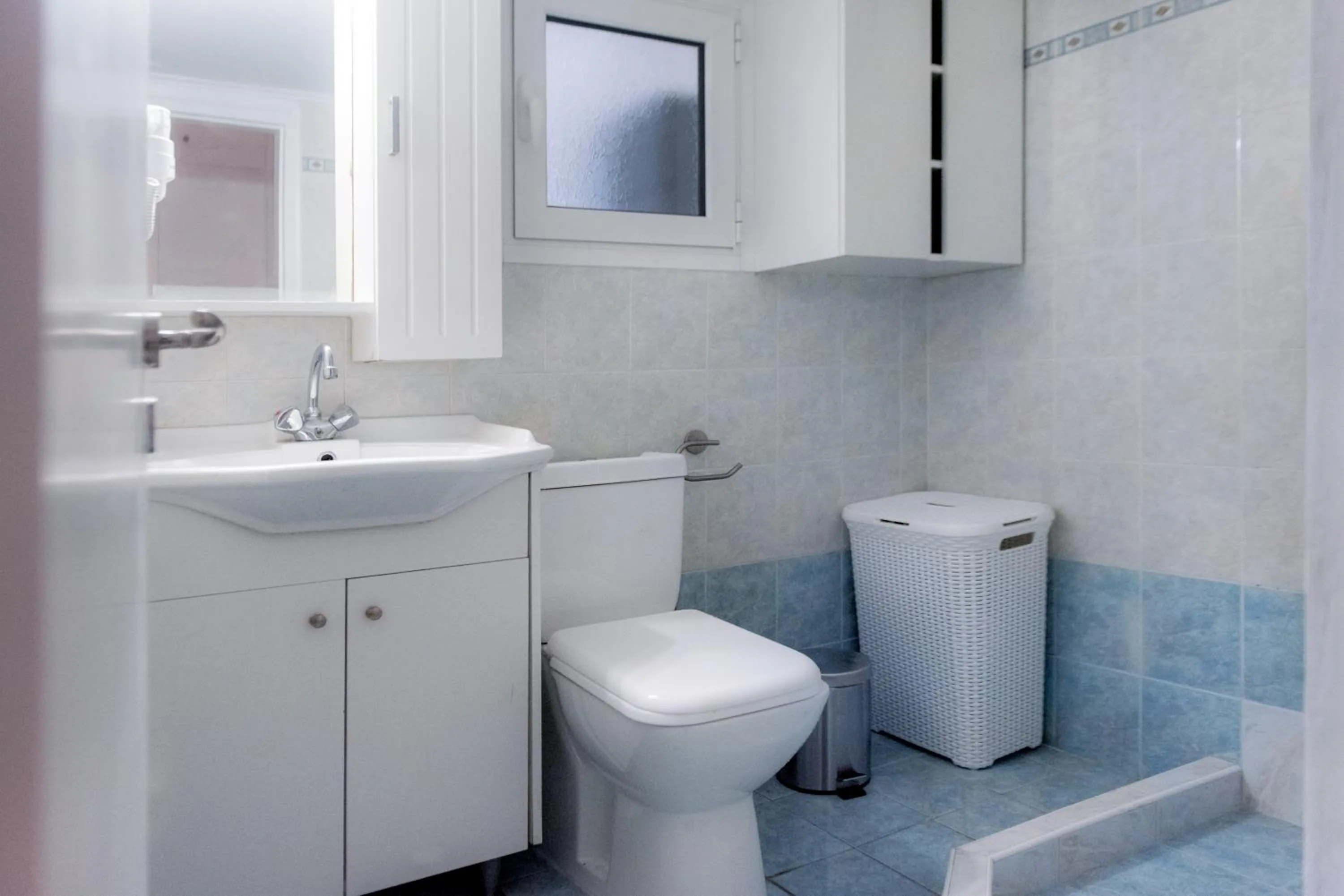 Shower in Pnyka Apartment 2
