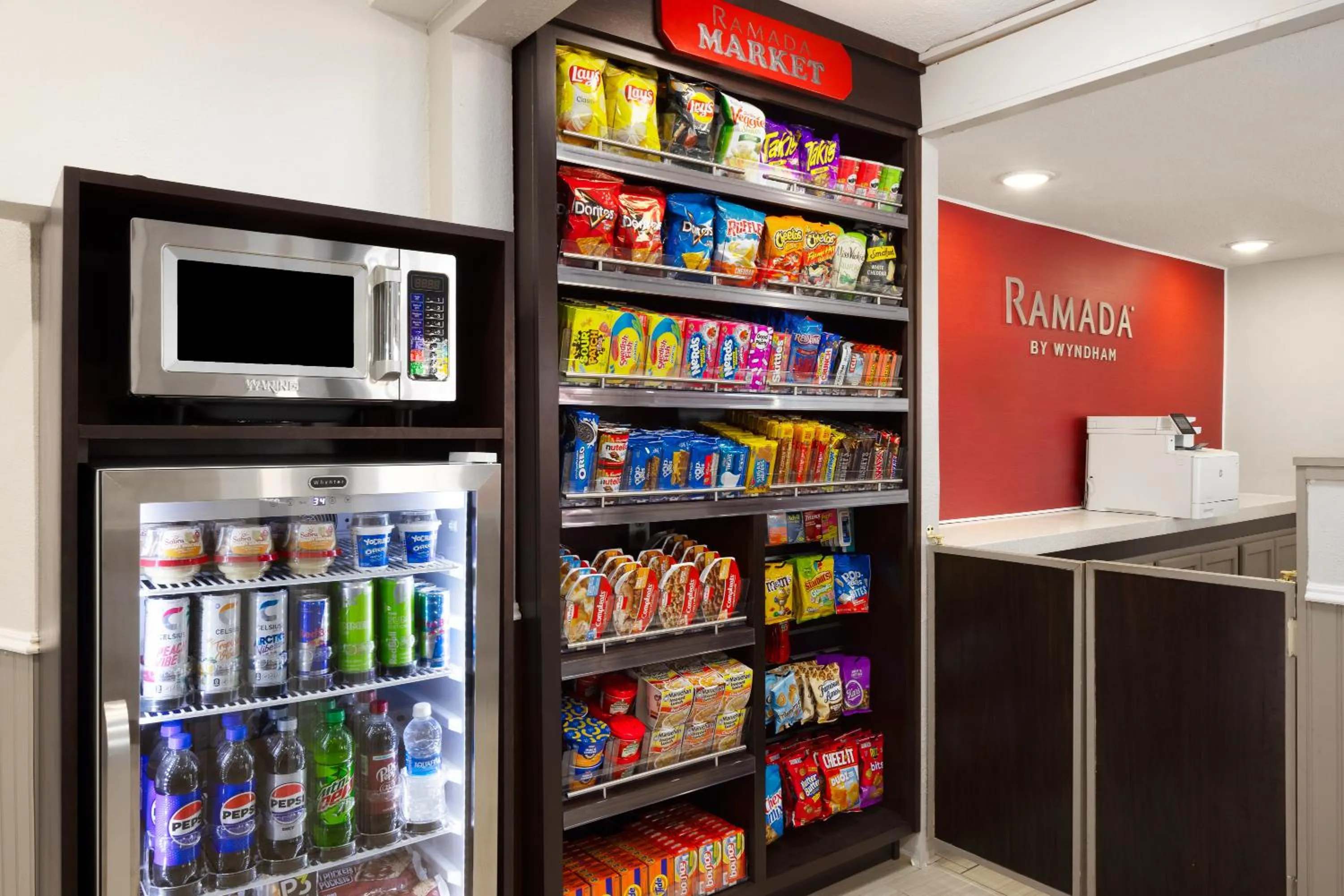 Lobby or reception in Ramada by Wyndham Medford Airport North