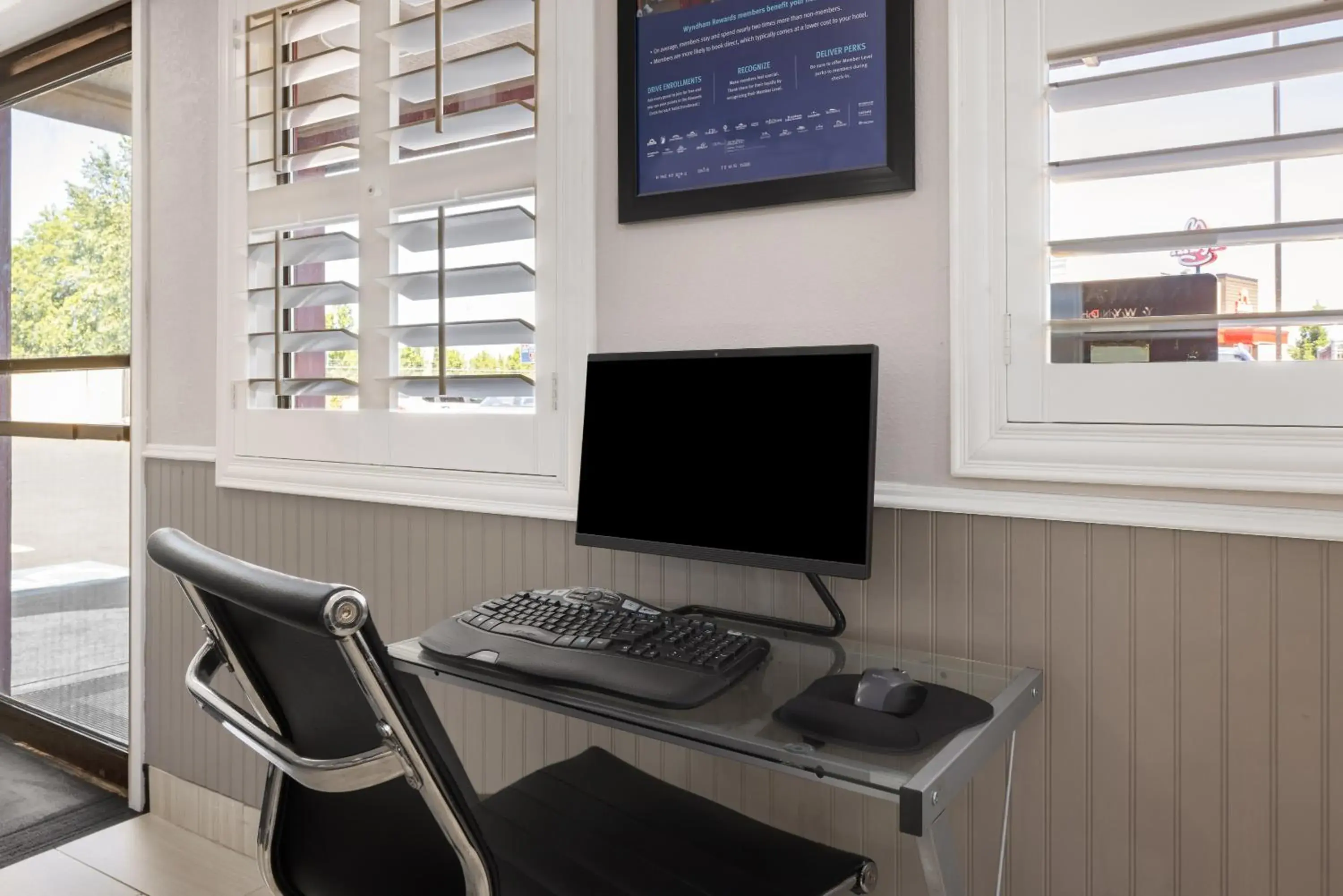 Lobby or reception in Ramada by Wyndham Medford Airport North Lobby or reception in Ramada by Wyndham Medford Airport North