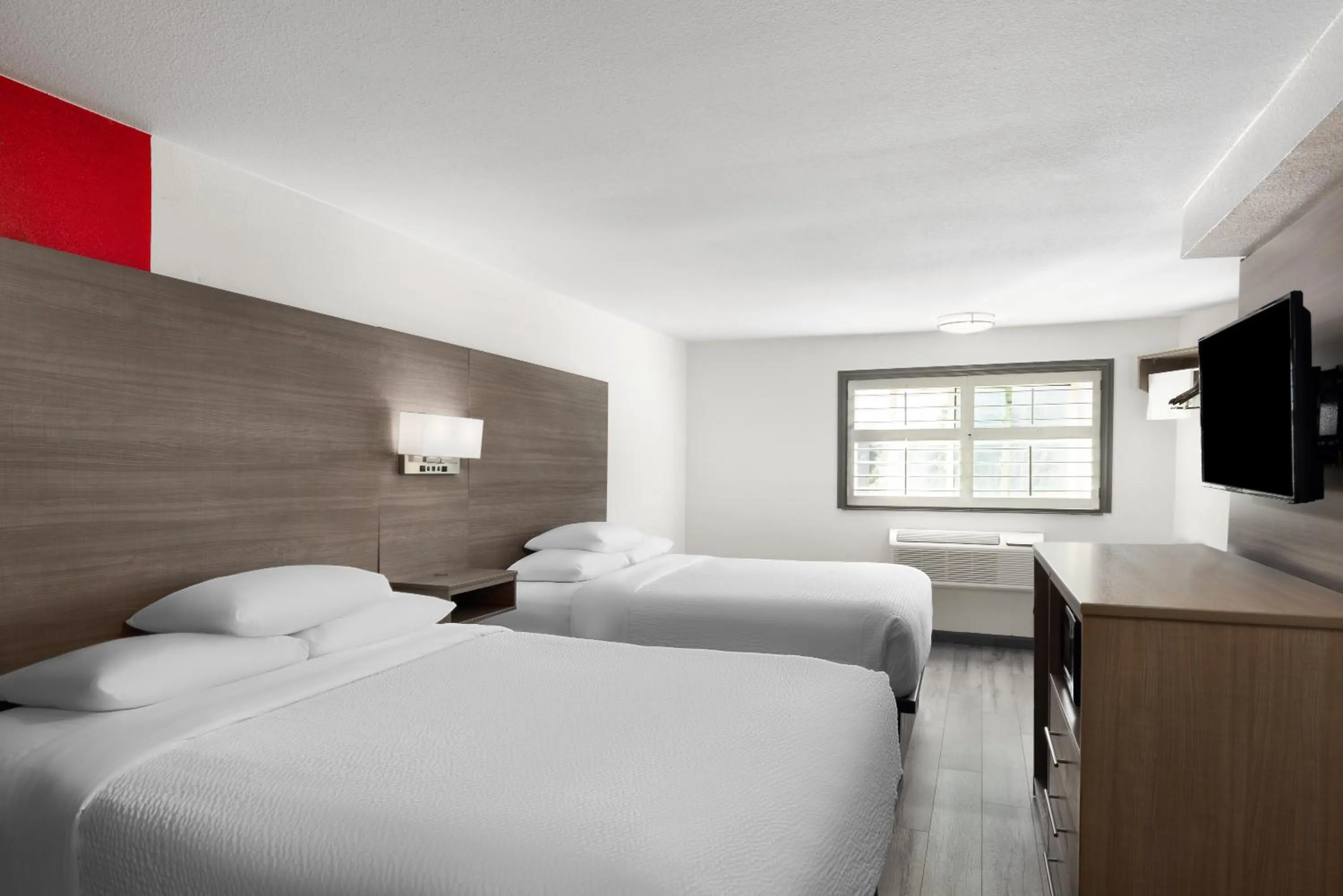 Bedroom, Bed in Ramada by Wyndham Medford Airport North