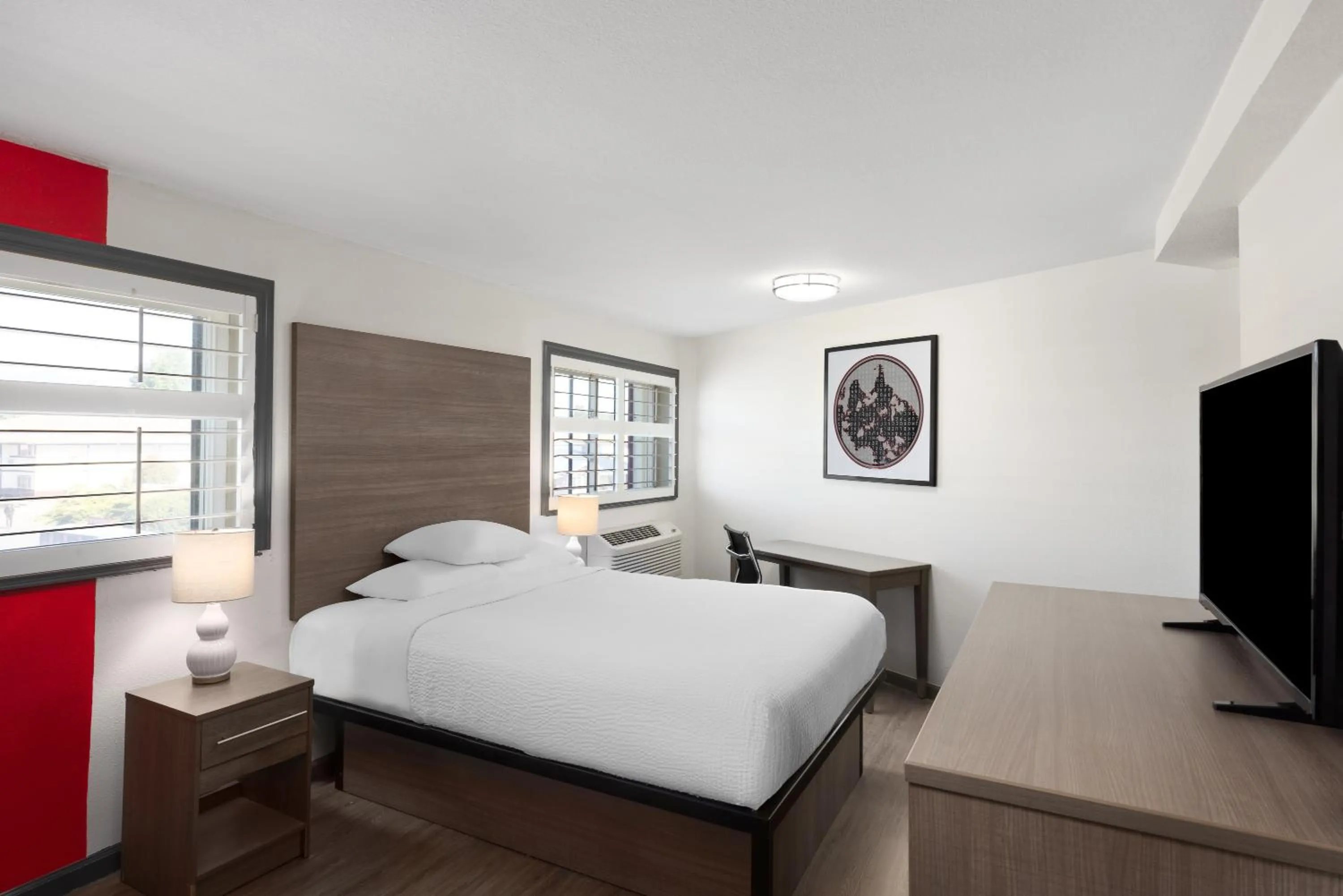 Bedroom, Bed in Ramada by Wyndham Medford Airport North