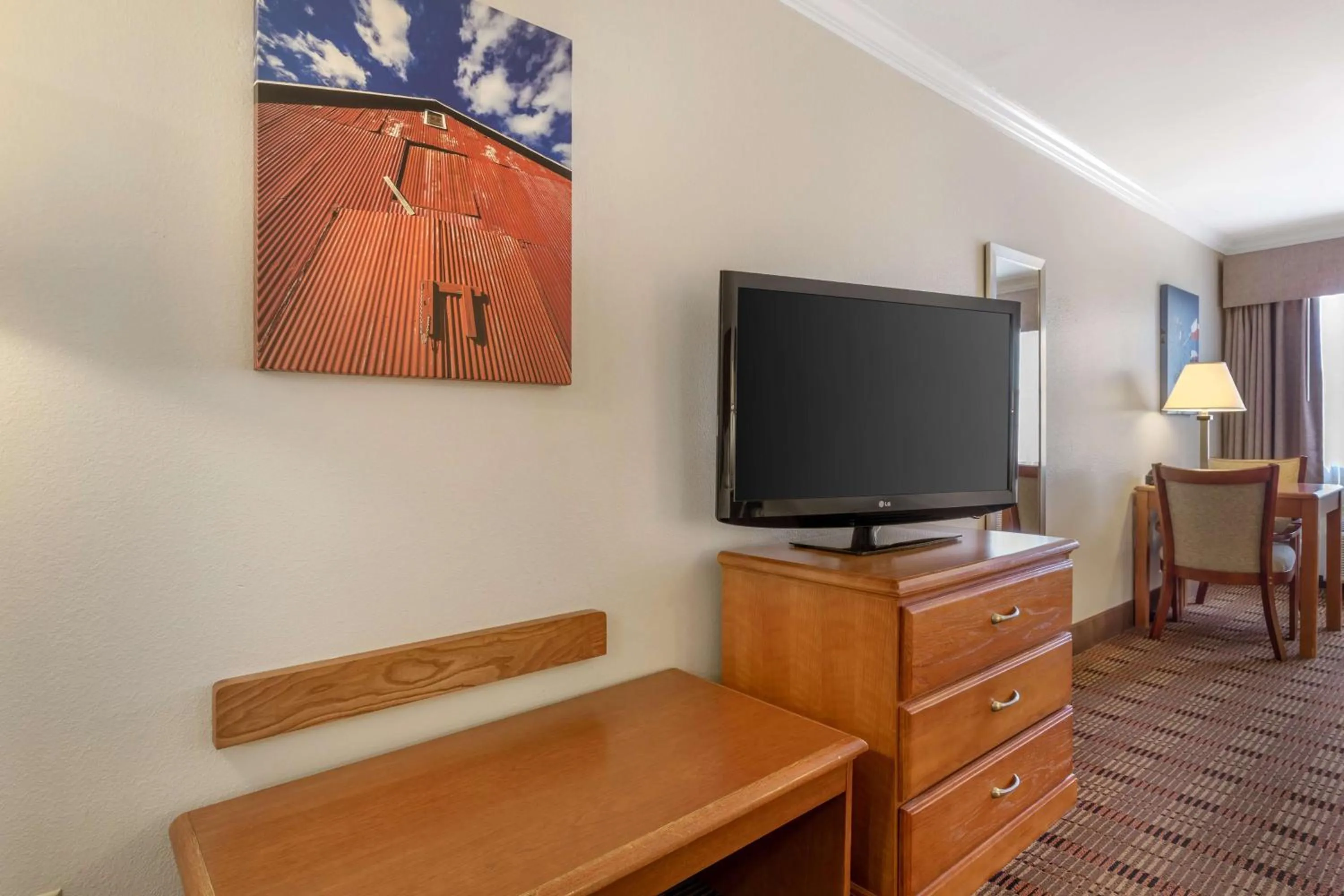 Bedroom in Best Western Club House Inn & Suites
