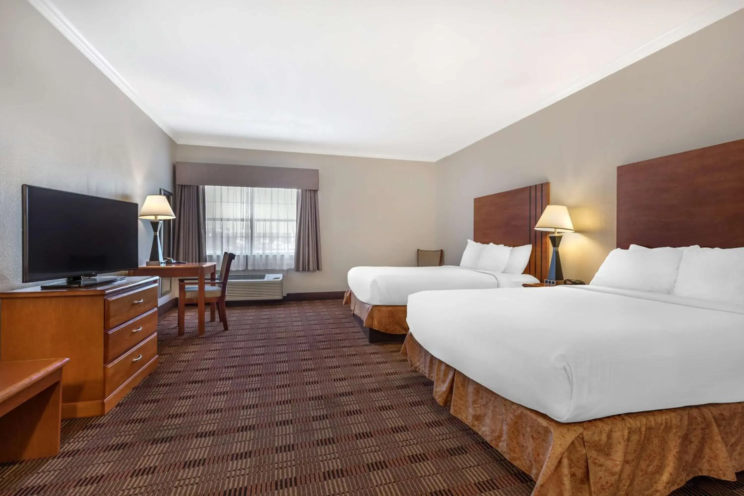 Bedroom, Bed in Best Western Club House Inn & Suites Bedroom, Bed in Best Western Club House Inn & Suites