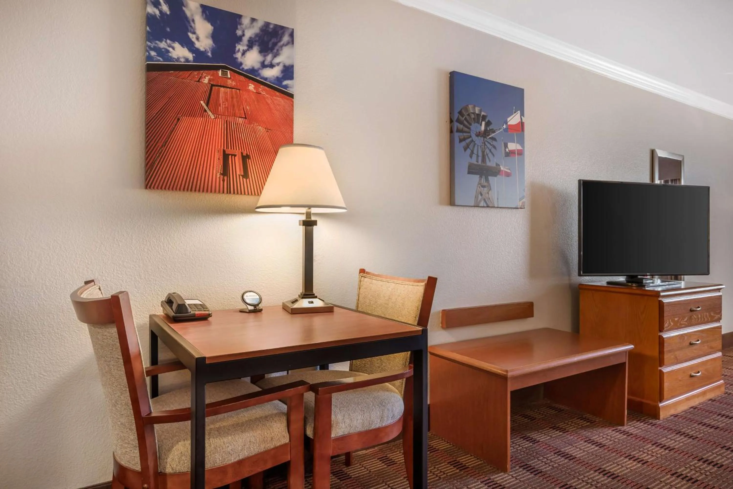 Bedroom in Best Western Club House Inn & Suites