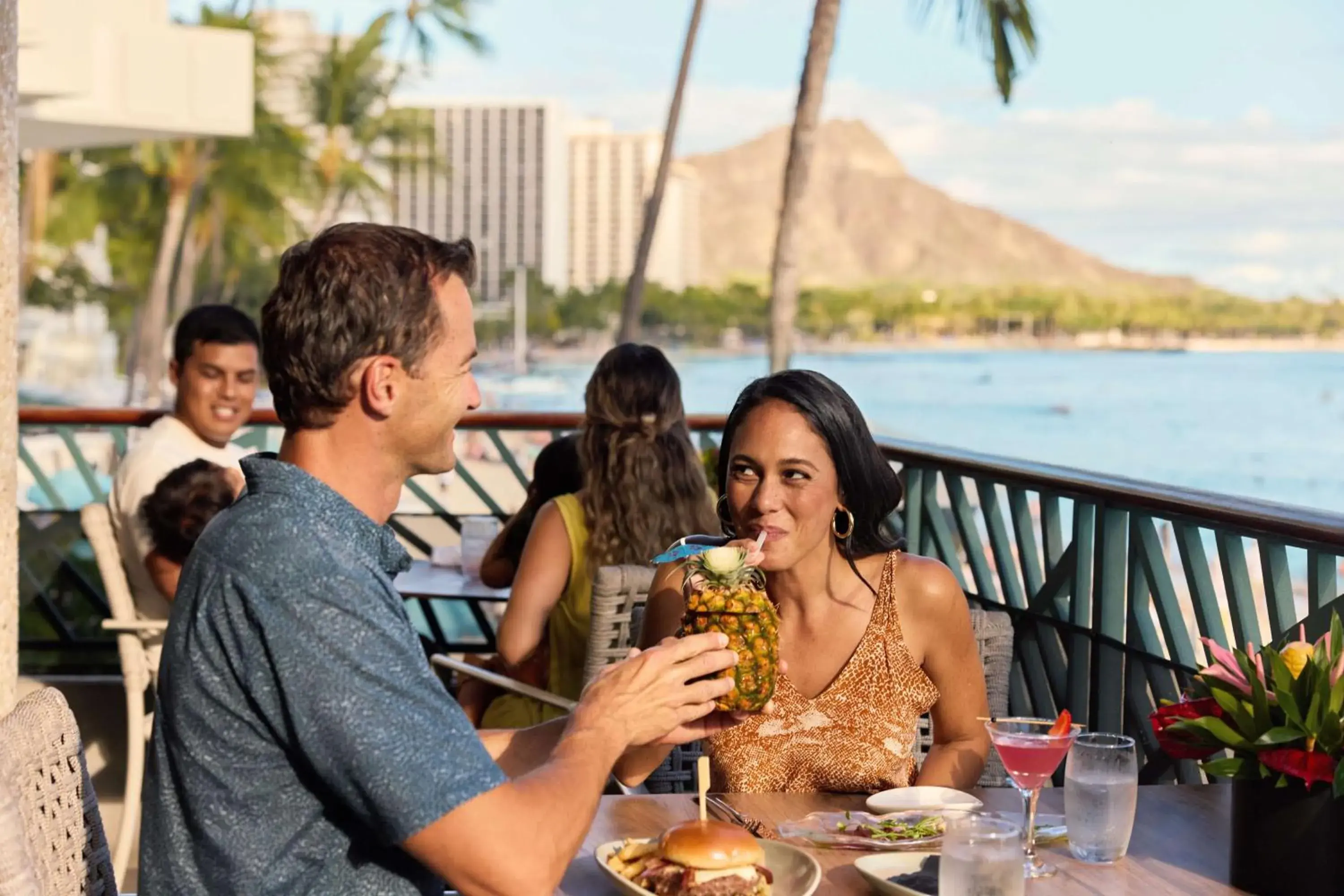 Lounge or bar in OUTRIGGER Waikiki Beach Resort Lounge or bar in OUTRIGGER Waikiki Beach Resort