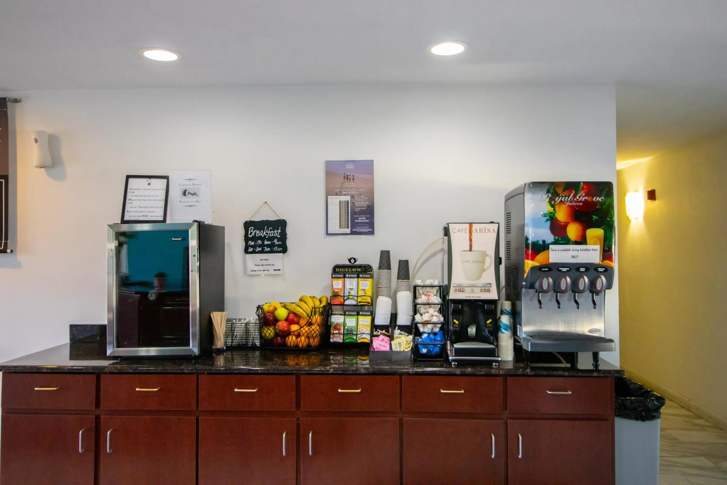 Breakfast in Red Lion Inn & Suites Vancouver