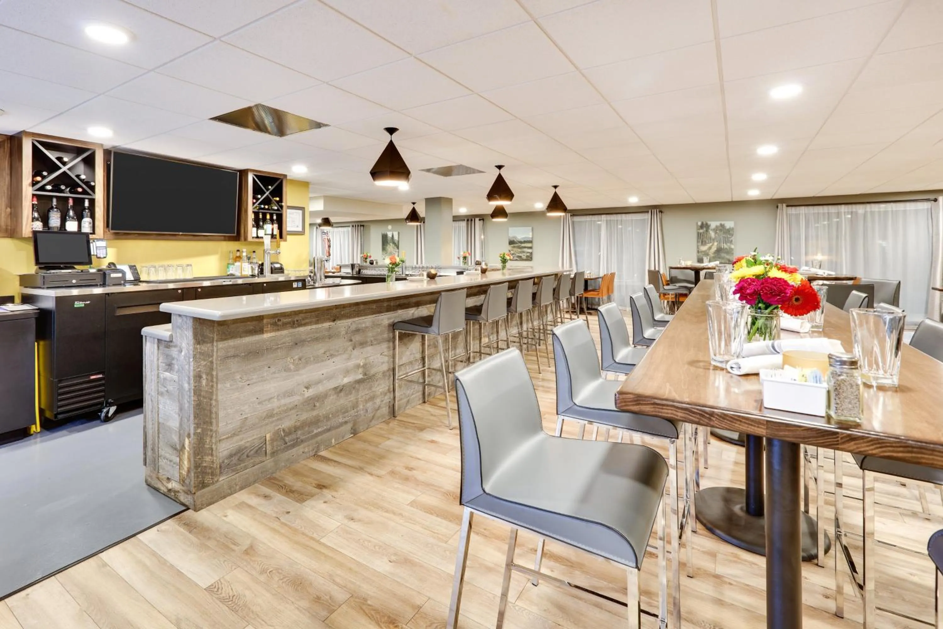 Lounge or bar in Holiday Inn Twin Falls by IHG